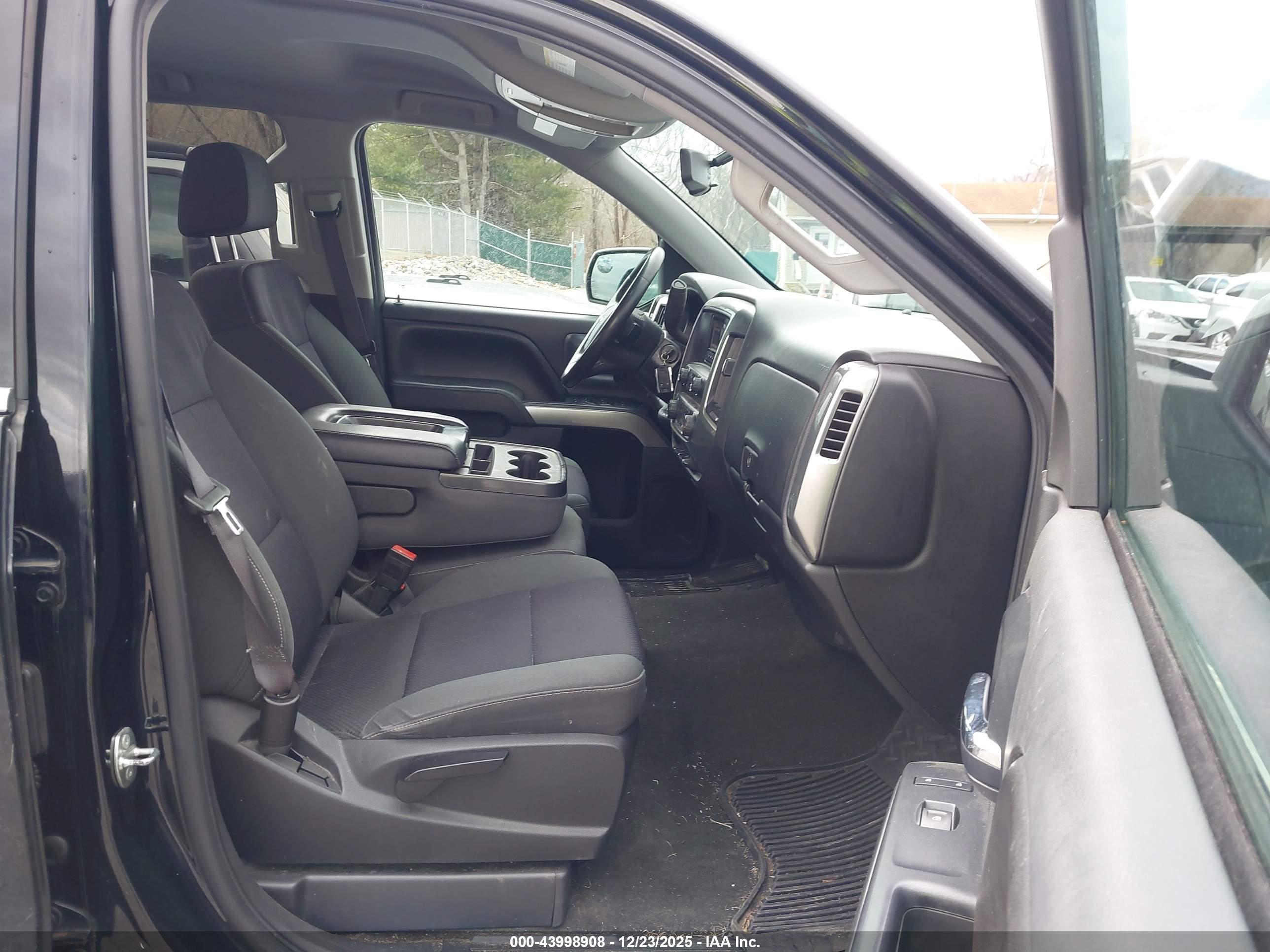 CHEVROLET SILVERADO image 5