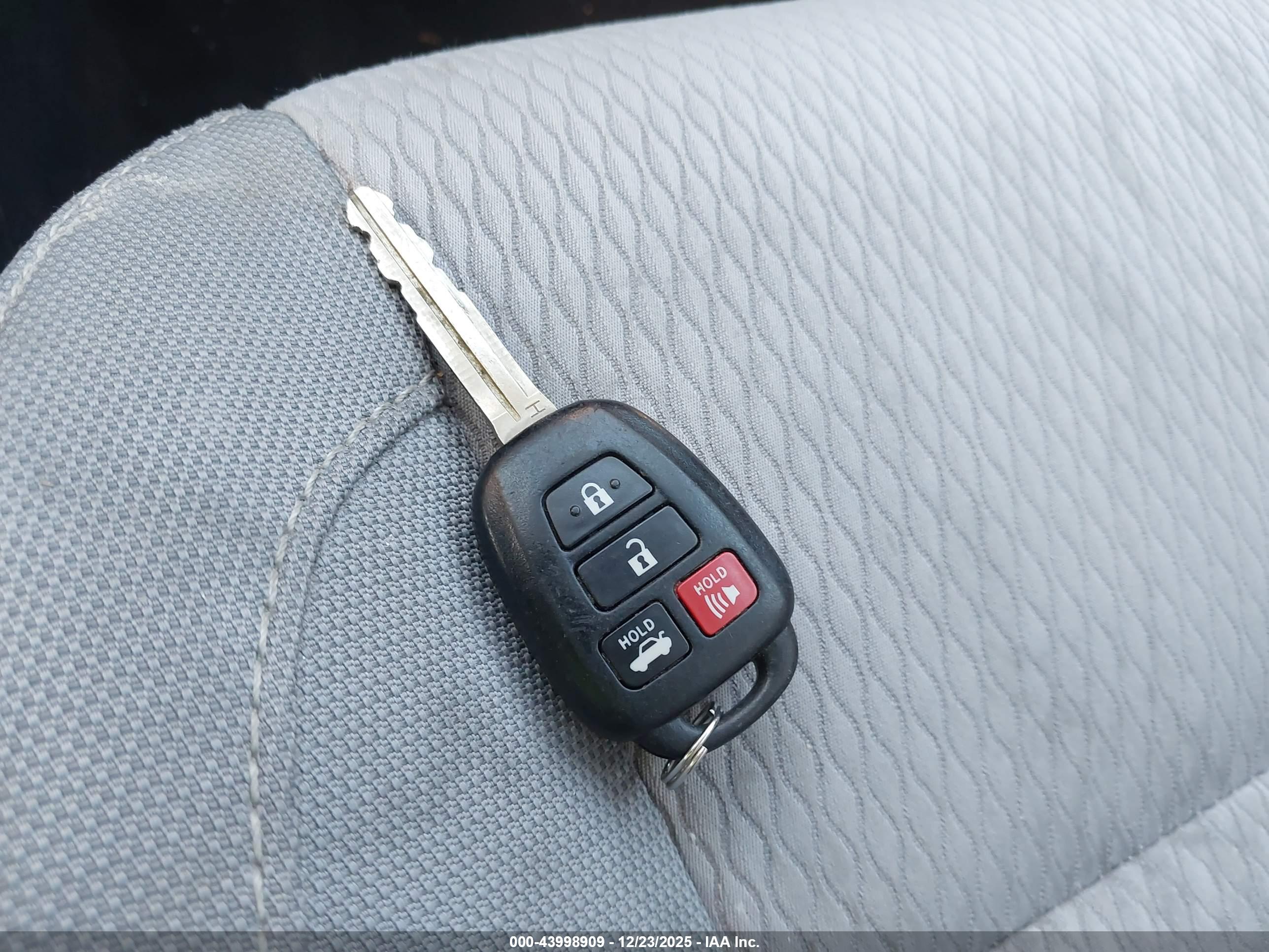 TOYOTA COROLLA image 11