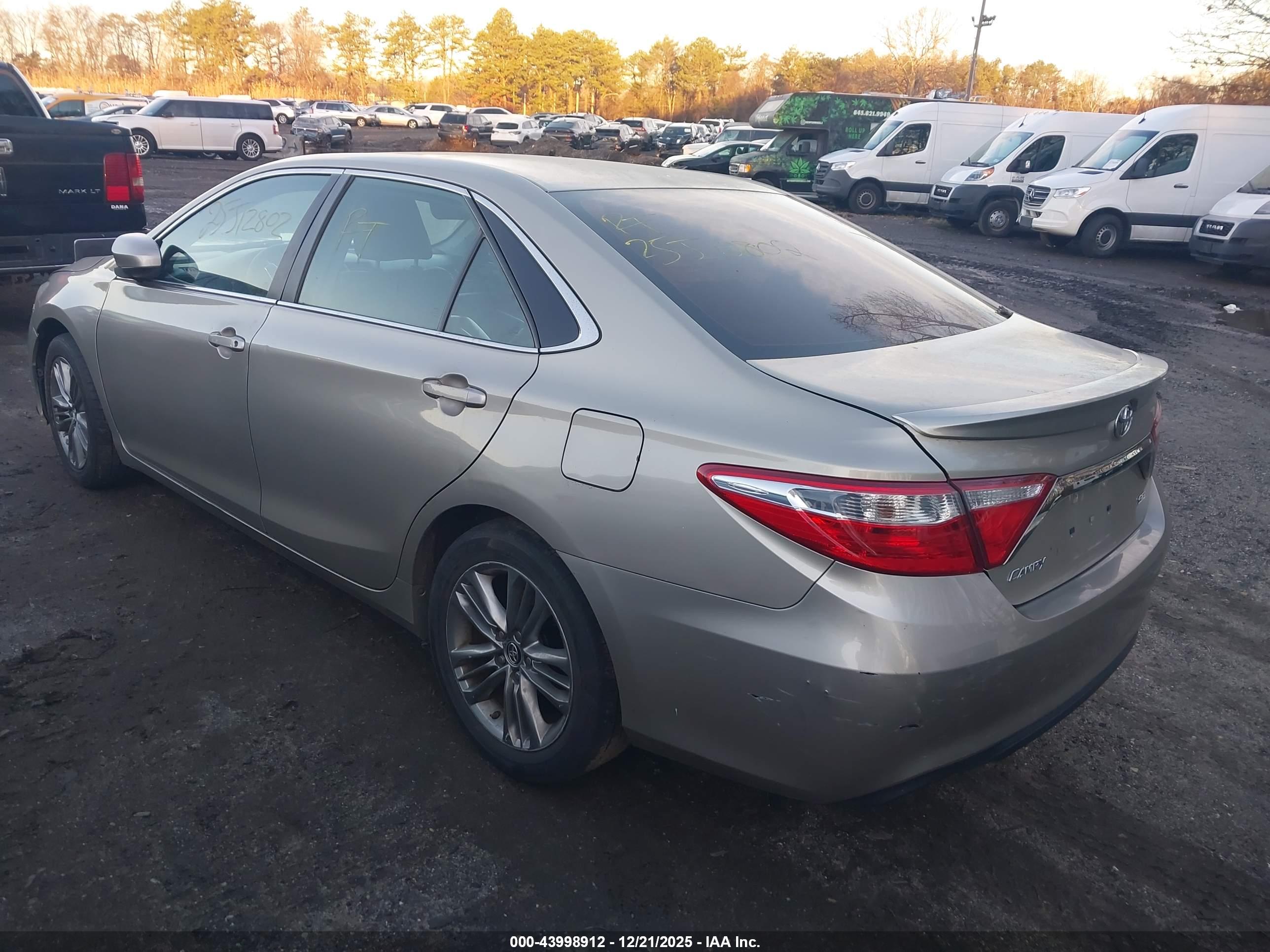 TOYOTA CAMRY image 3