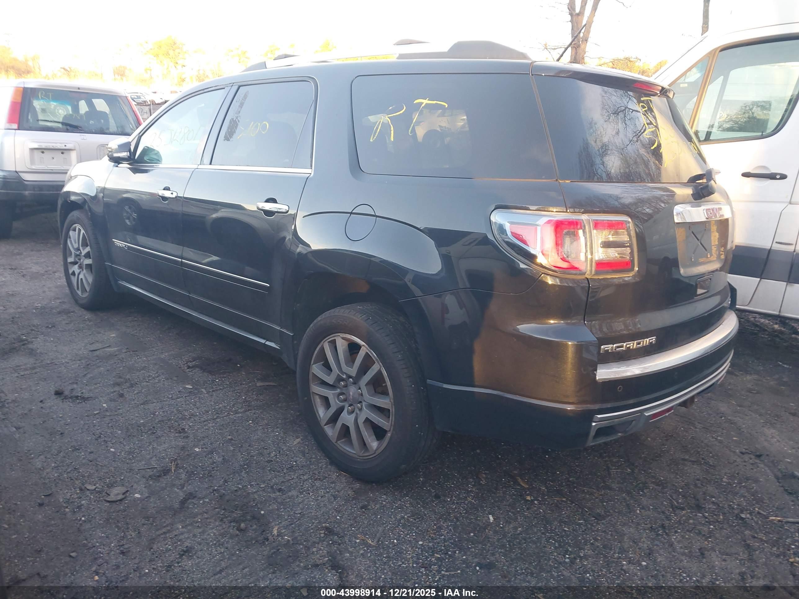 GMC ACADIA image 3