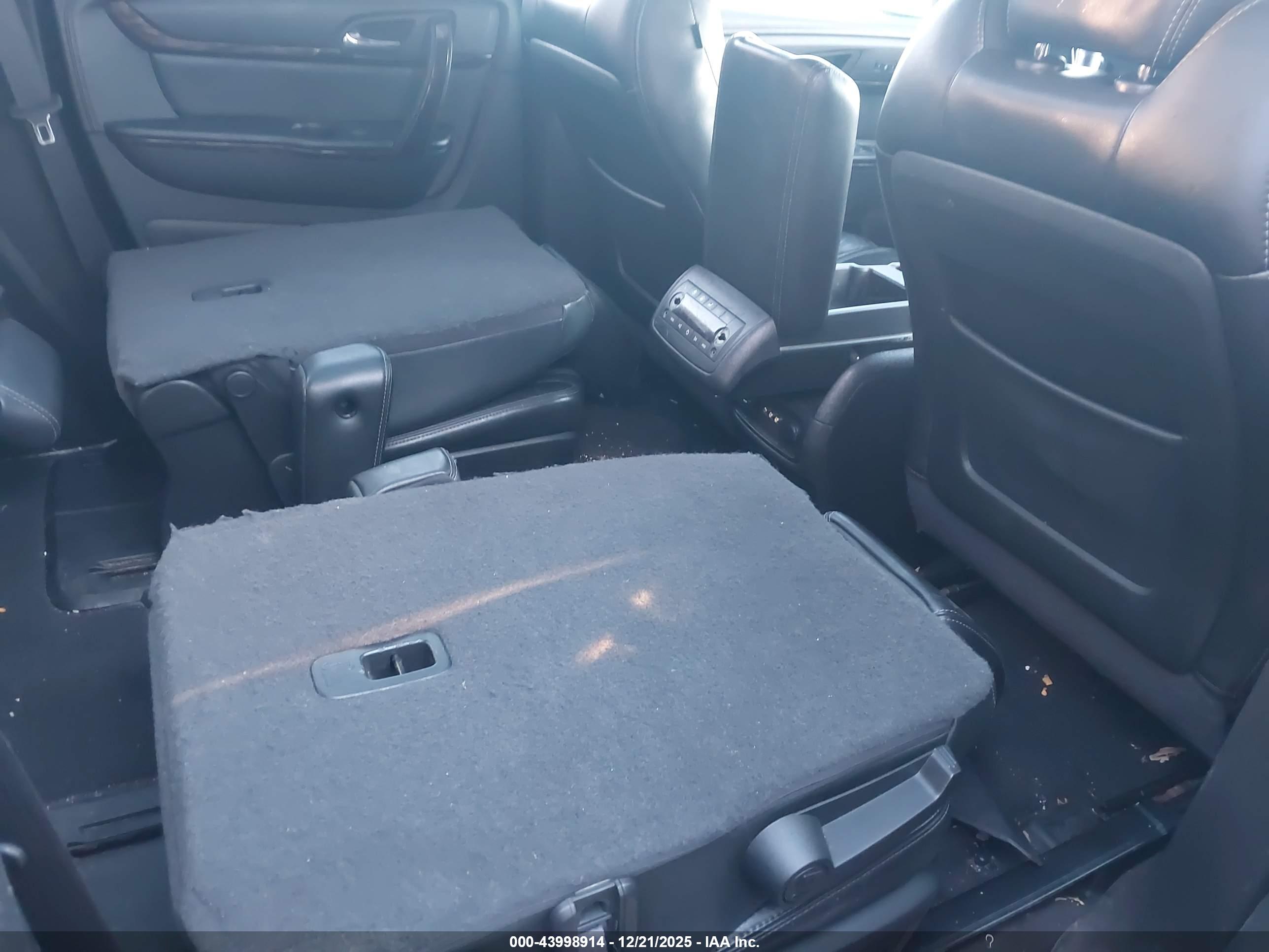 GMC ACADIA image 8