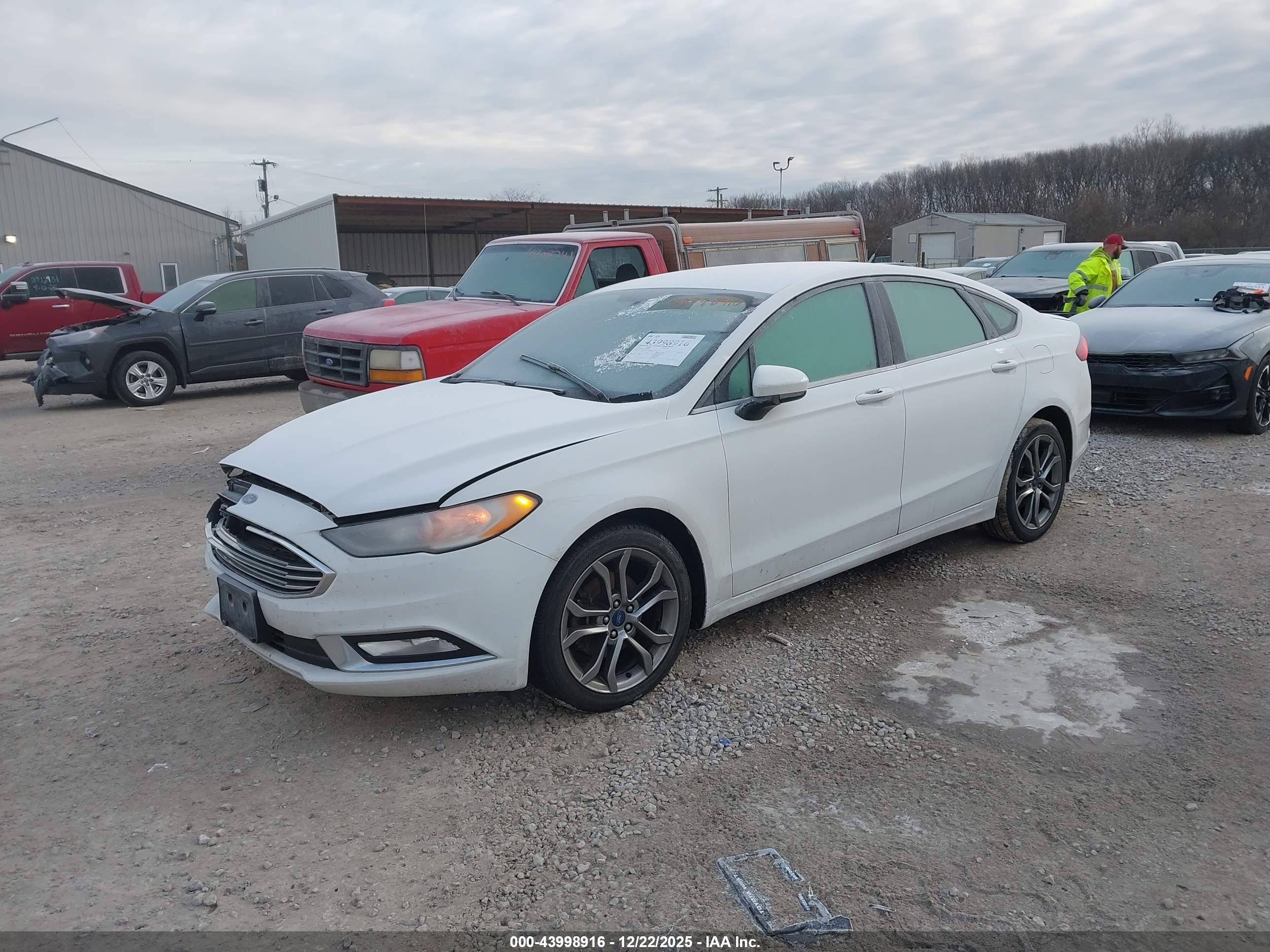 FORD FUSION image 2