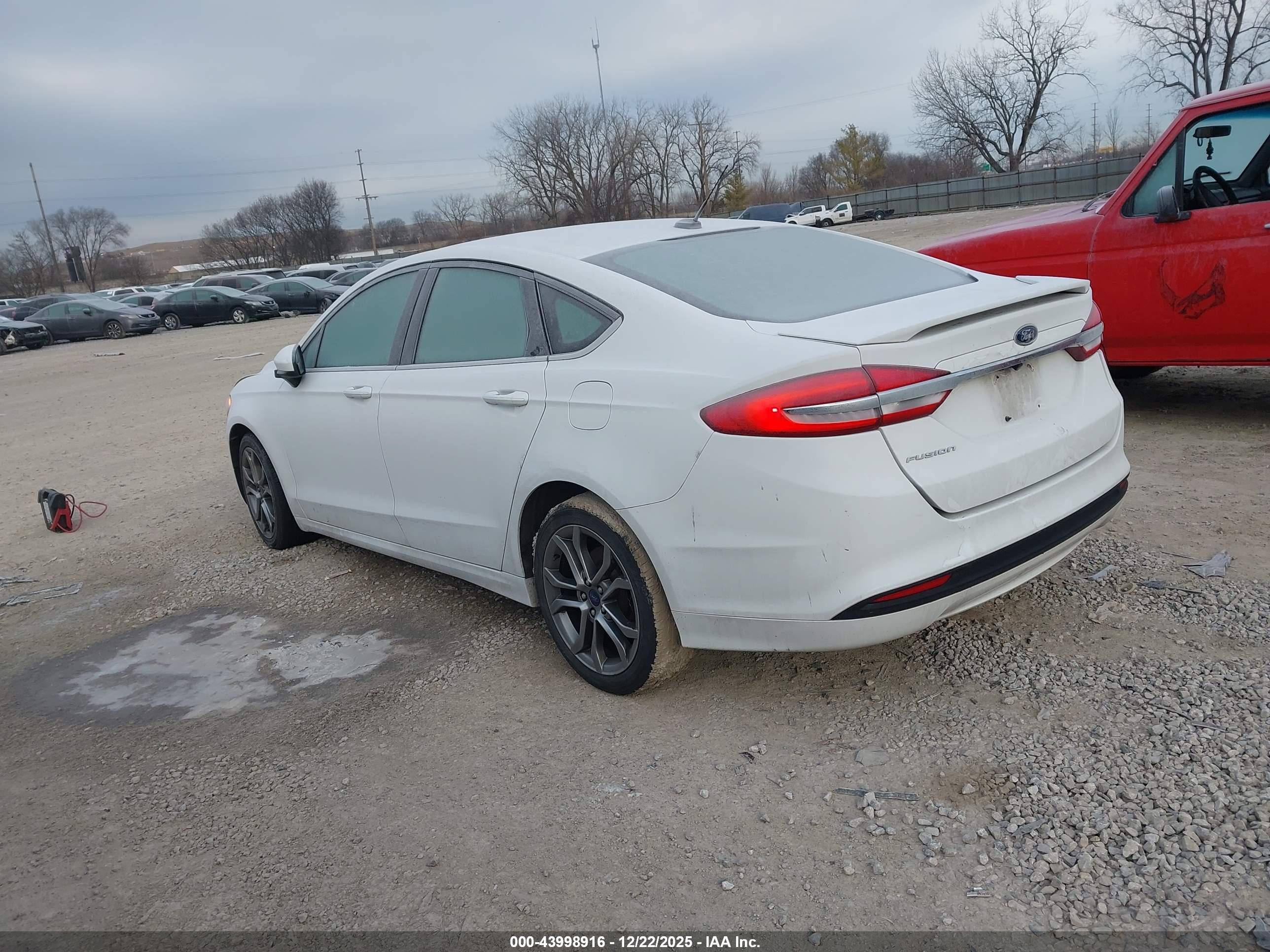 FORD FUSION image 3