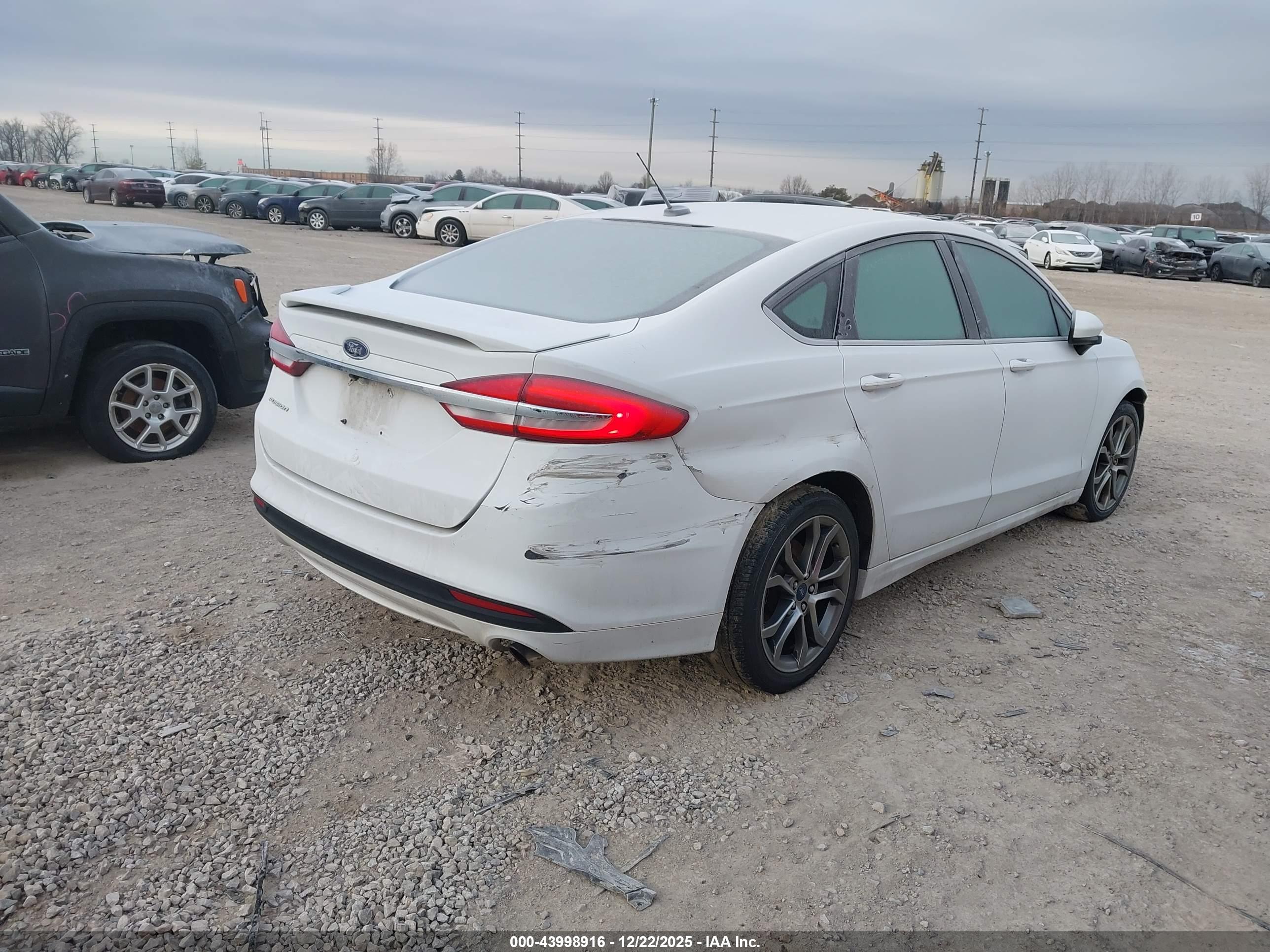 FORD FUSION image 4