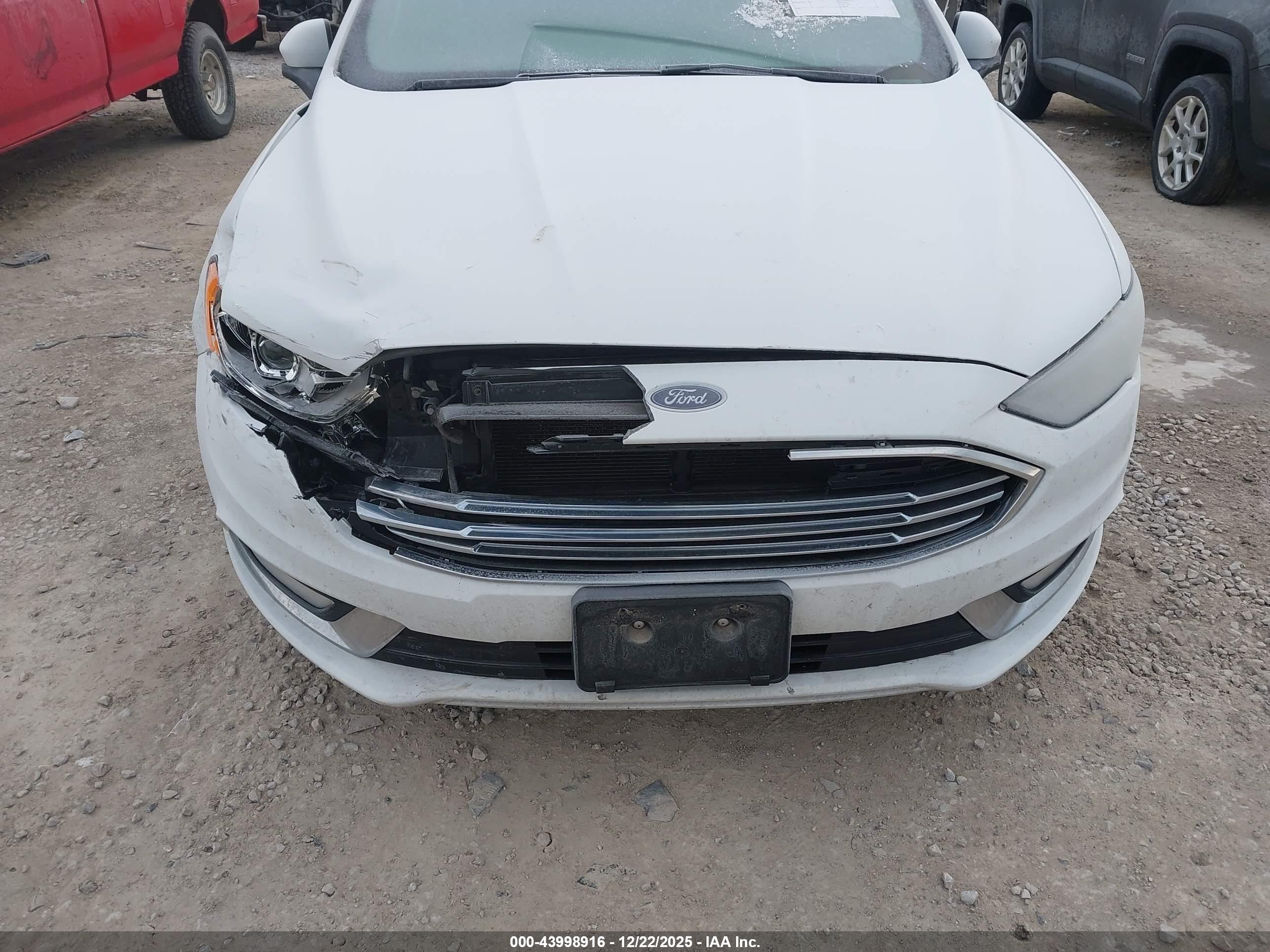 FORD FUSION image 6