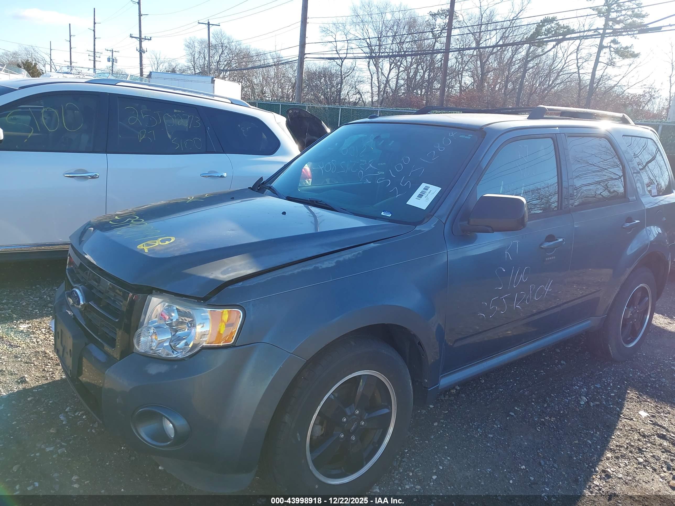 FORD ESCAPE image 2