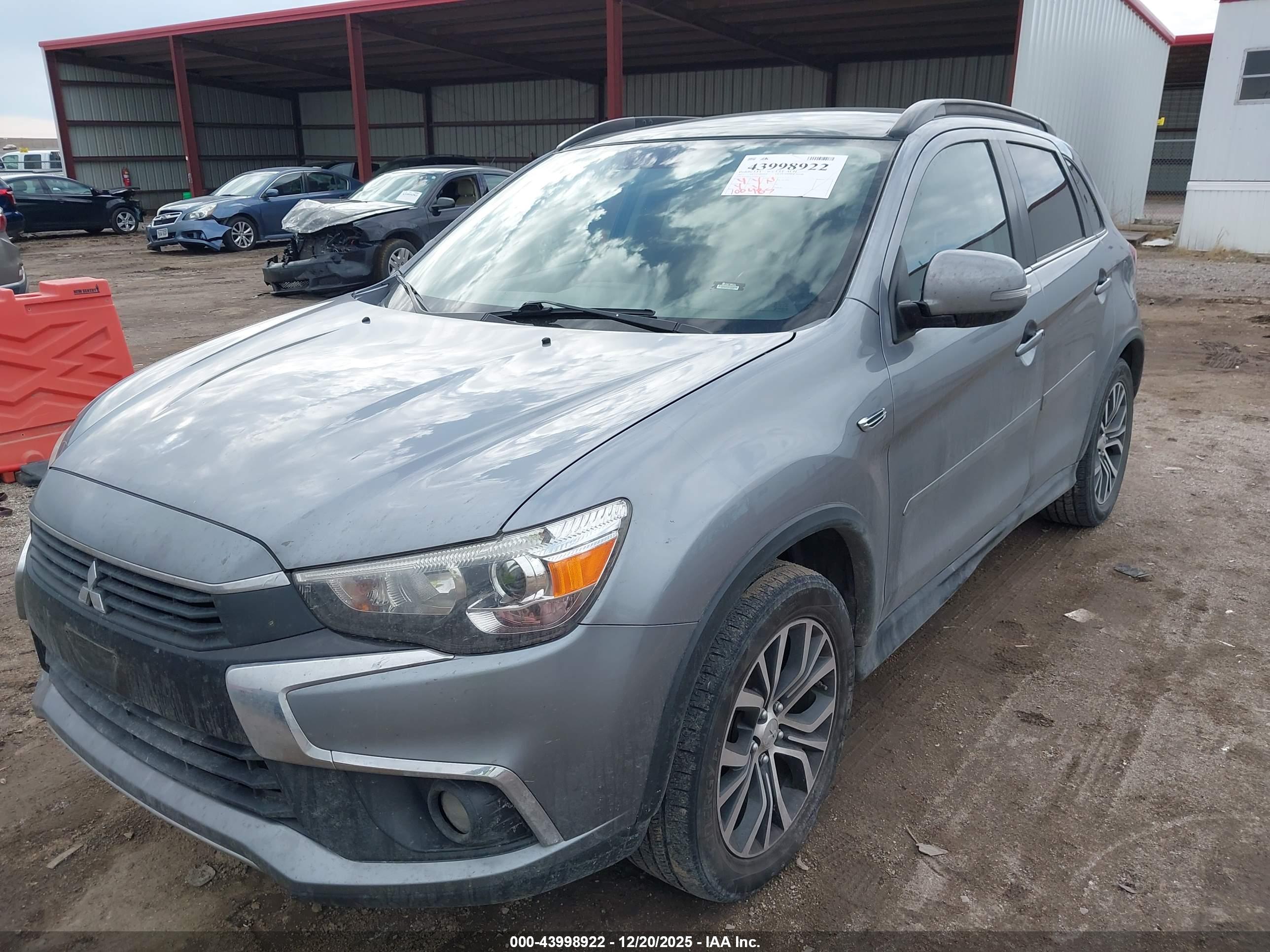 MITSUBISHI OUTLANDER image 2