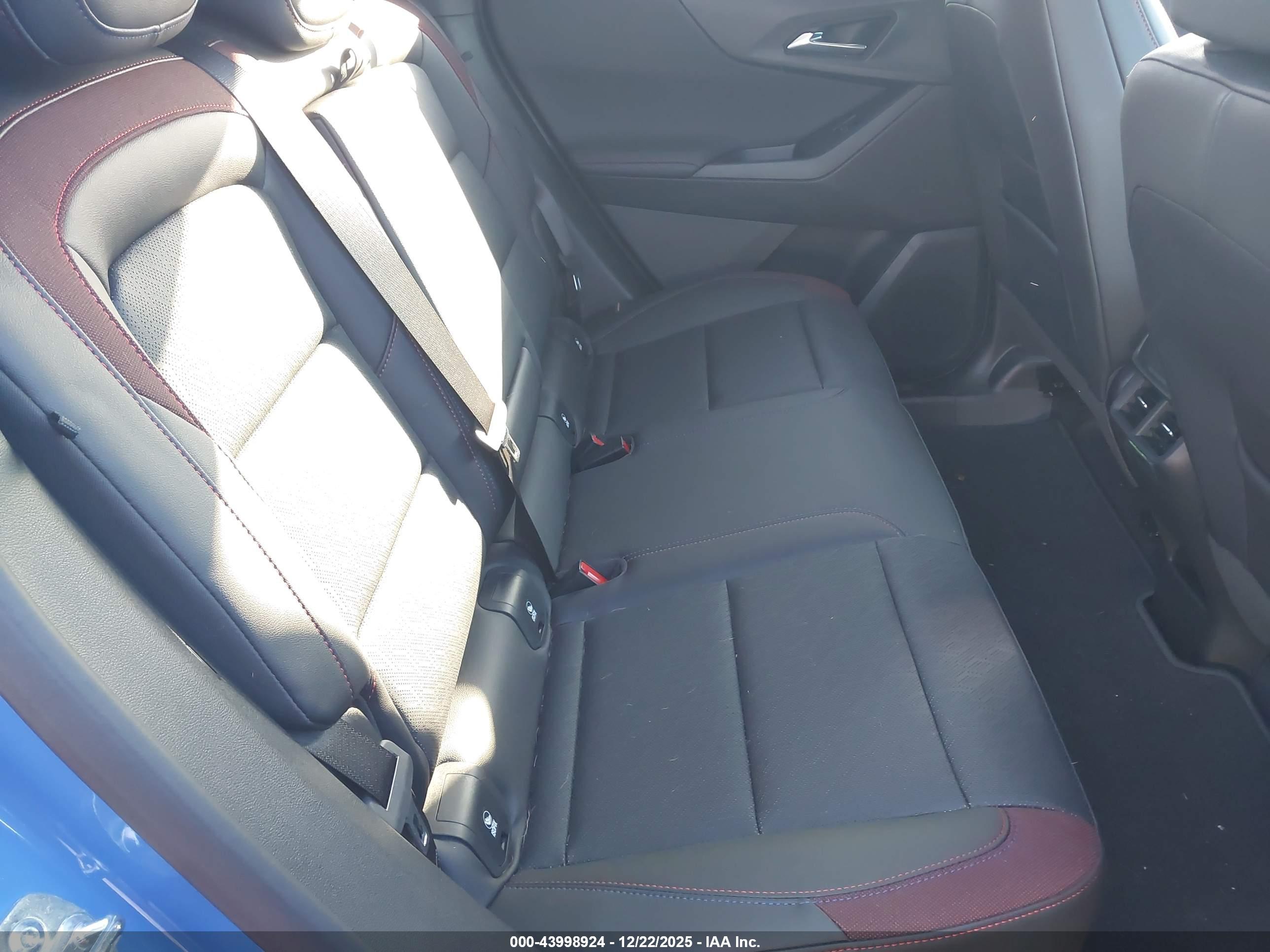 CHEVROLET EQUINOX image 8