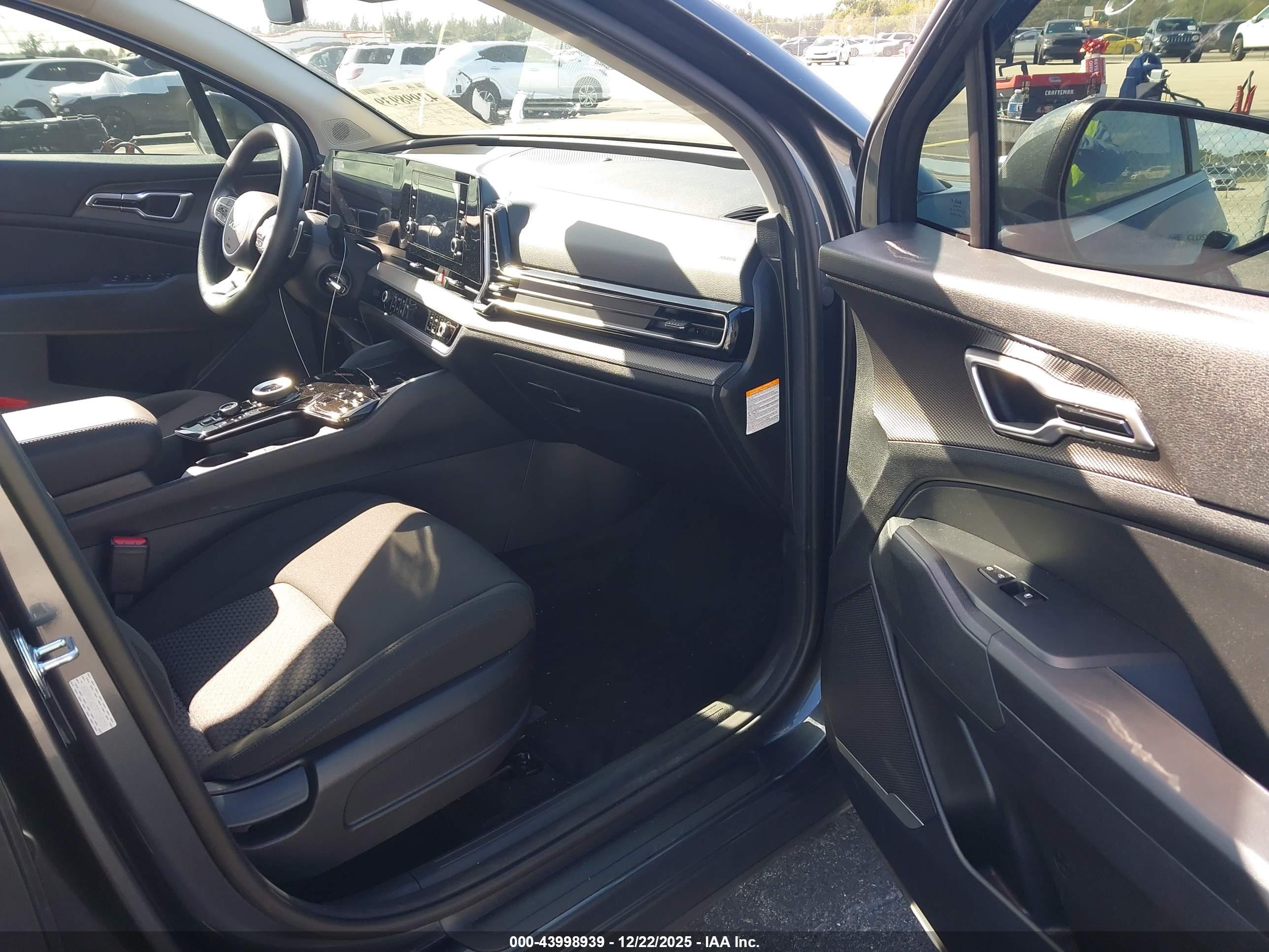 KIA SPORTAGE image 5