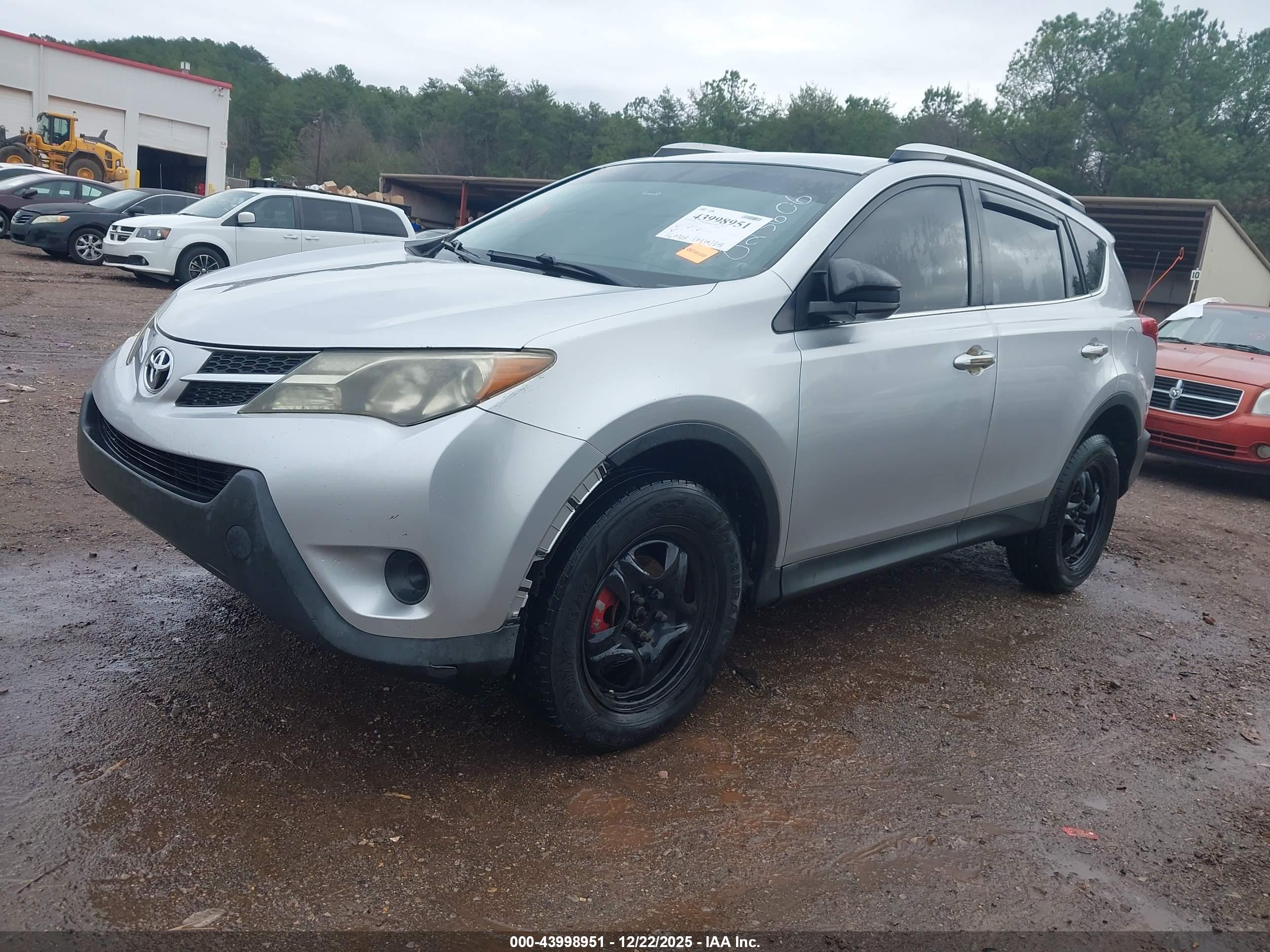 TOYOTA RAV4 image 2