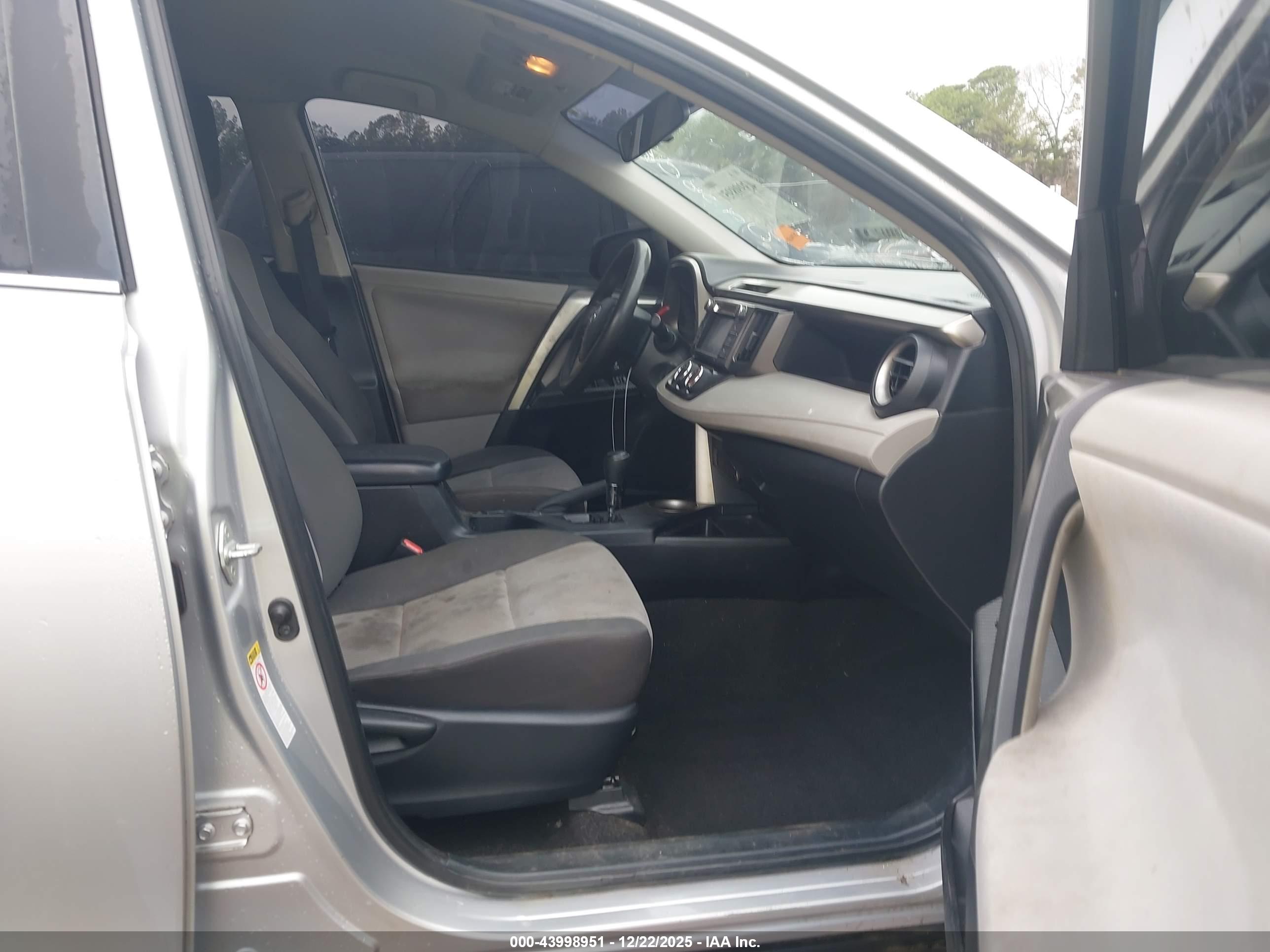 TOYOTA RAV4 image 5