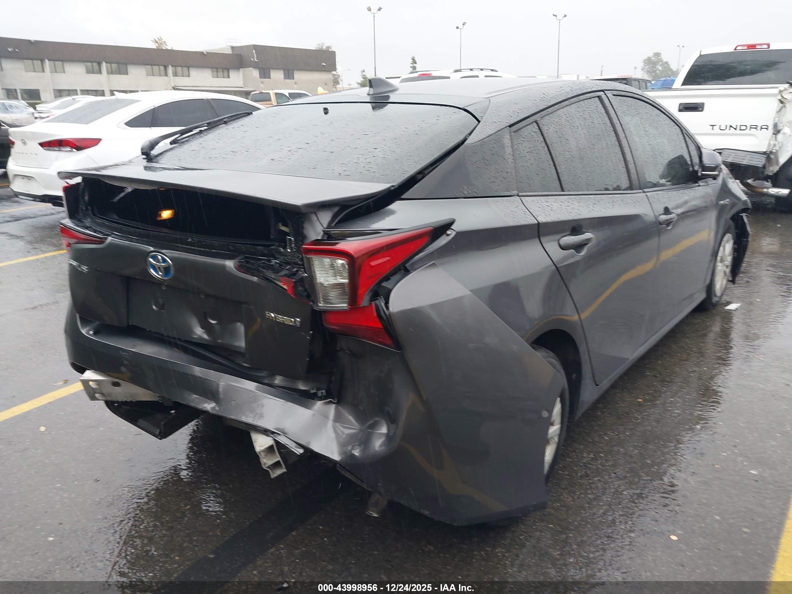 TOYOTA PRIUS image 4