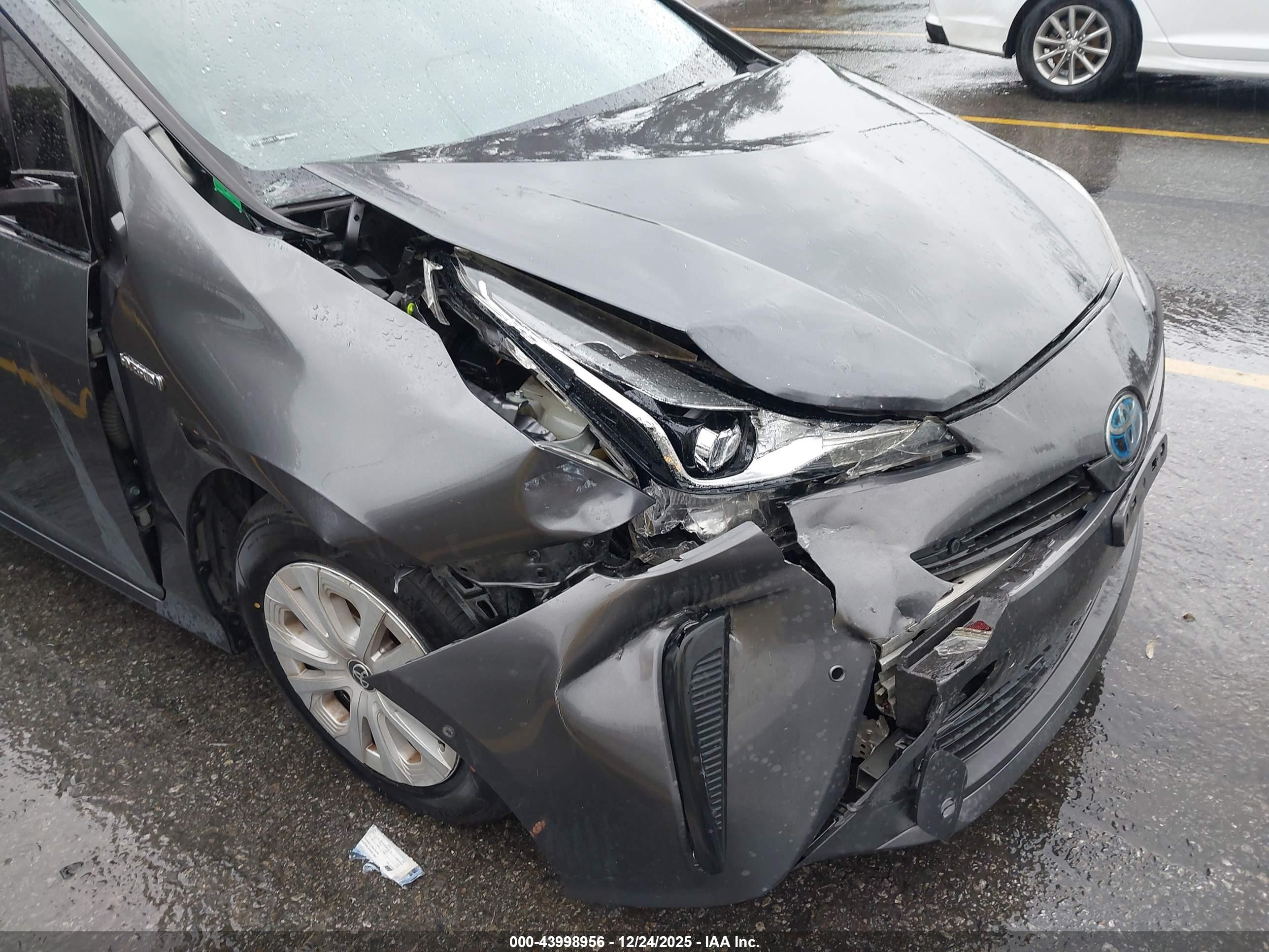 TOYOTA PRIUS image 6