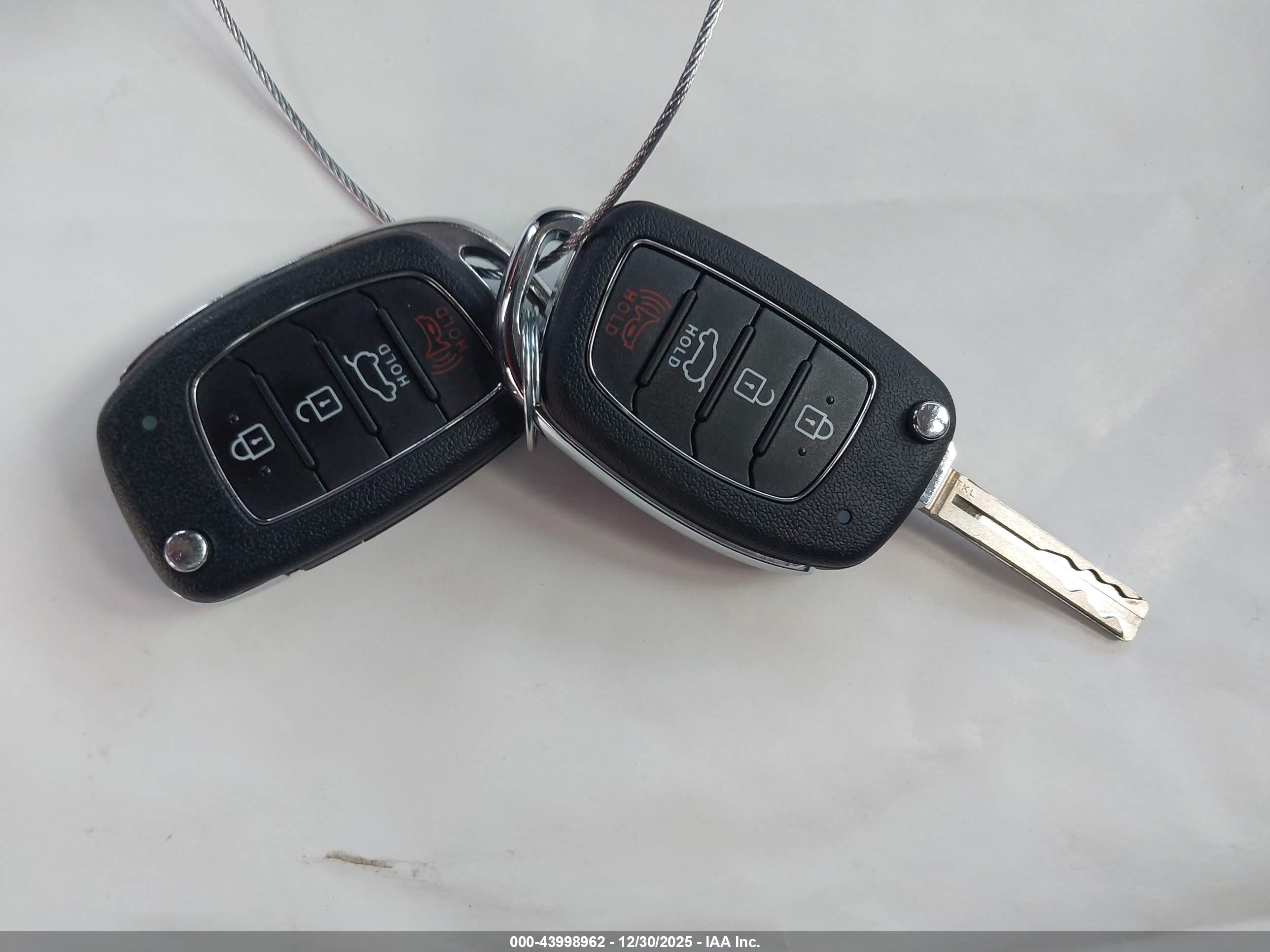 HYUNDAI TUCSON image 11