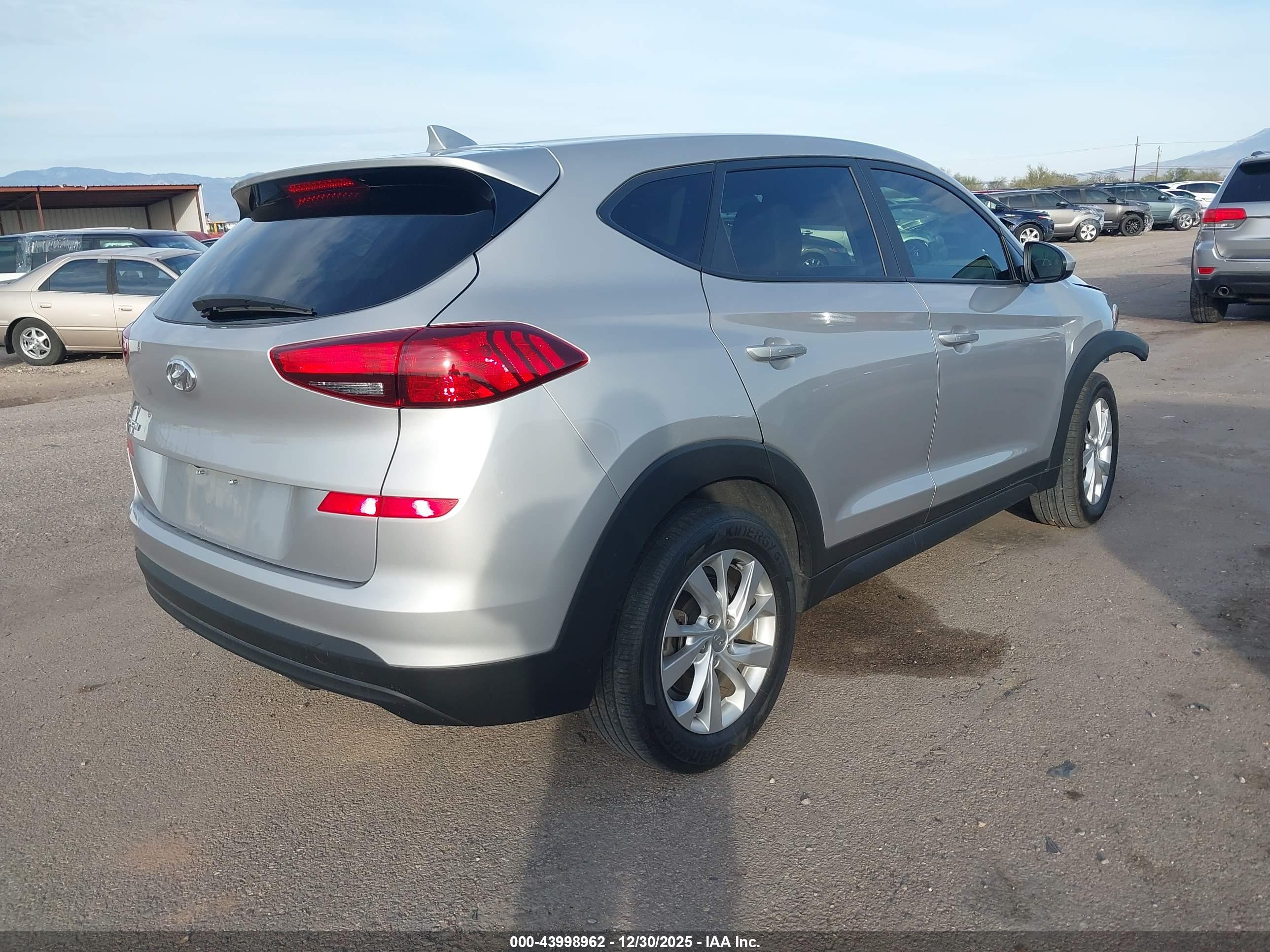 HYUNDAI TUCSON image 4