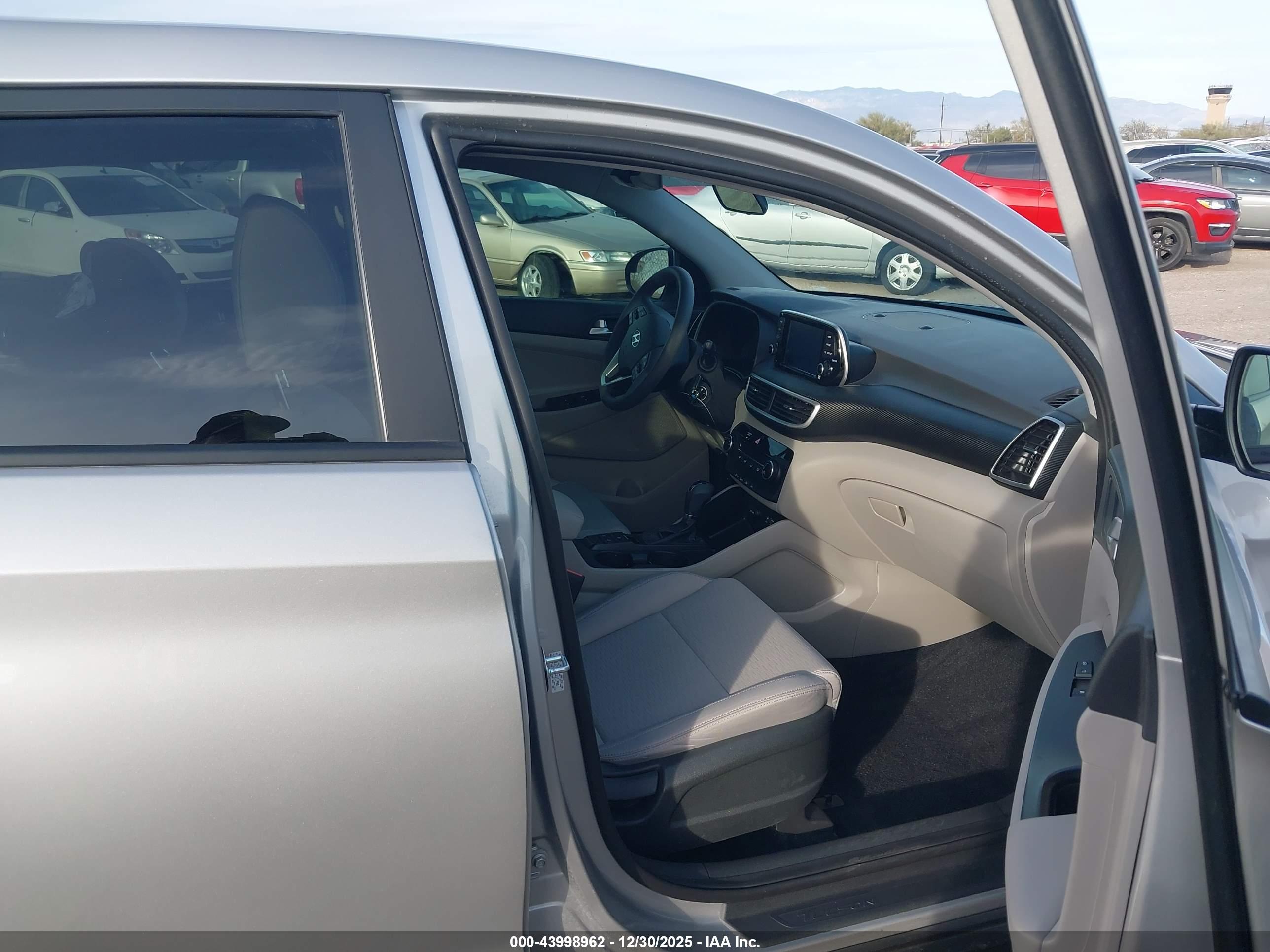 HYUNDAI TUCSON image 5
