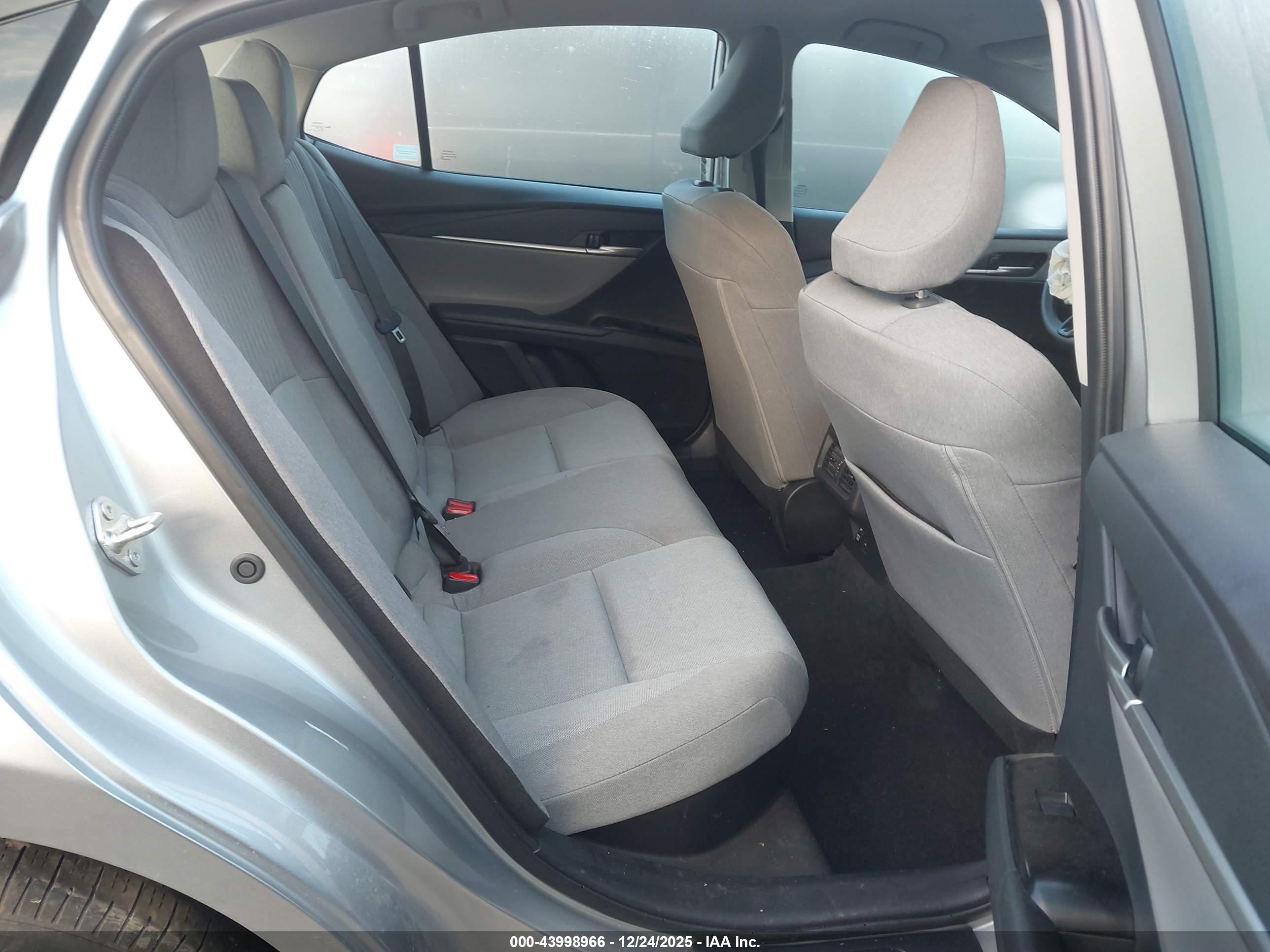 TOYOTA CAMRY image 8