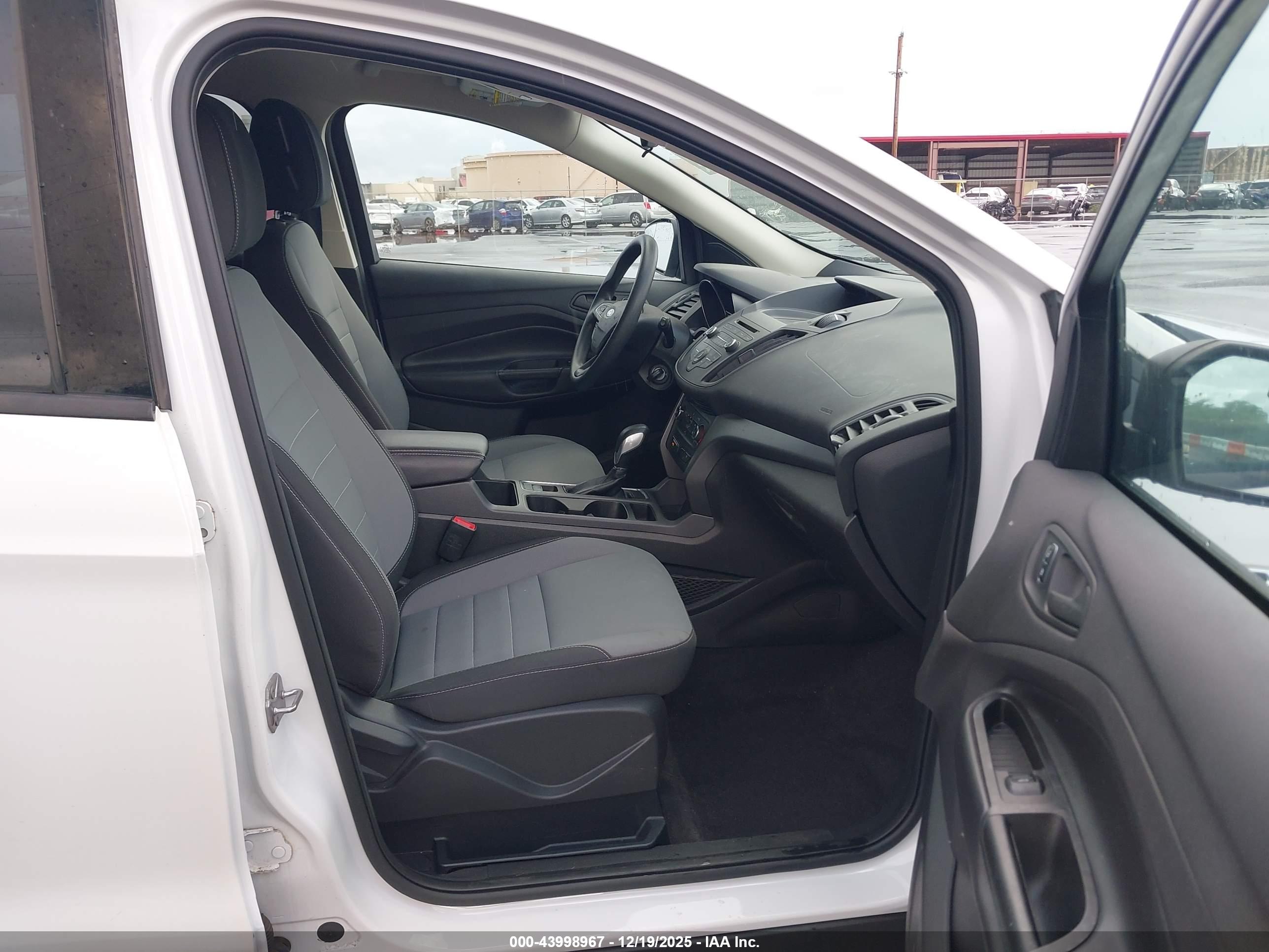 FORD ESCAPE image 5