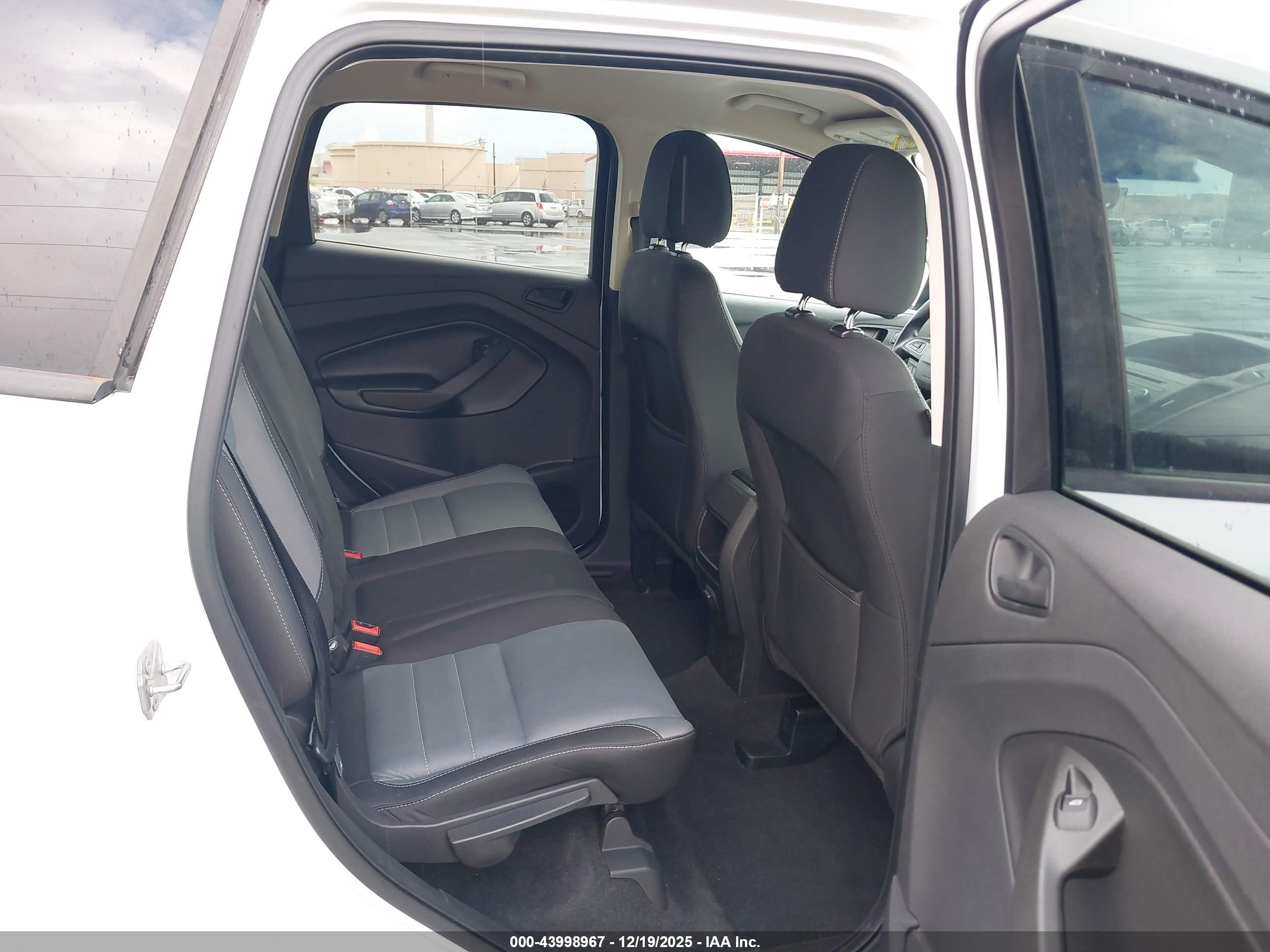 FORD ESCAPE image 8