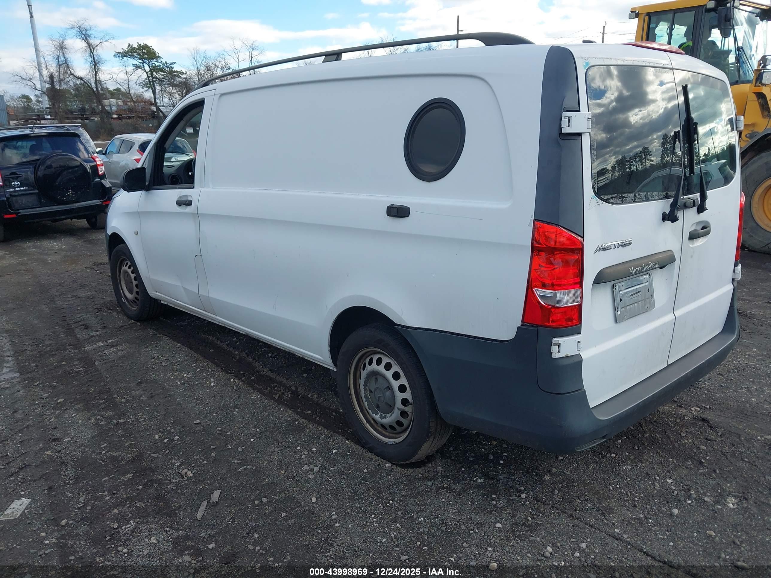 MERCEDES-BENZ METRIS image 3