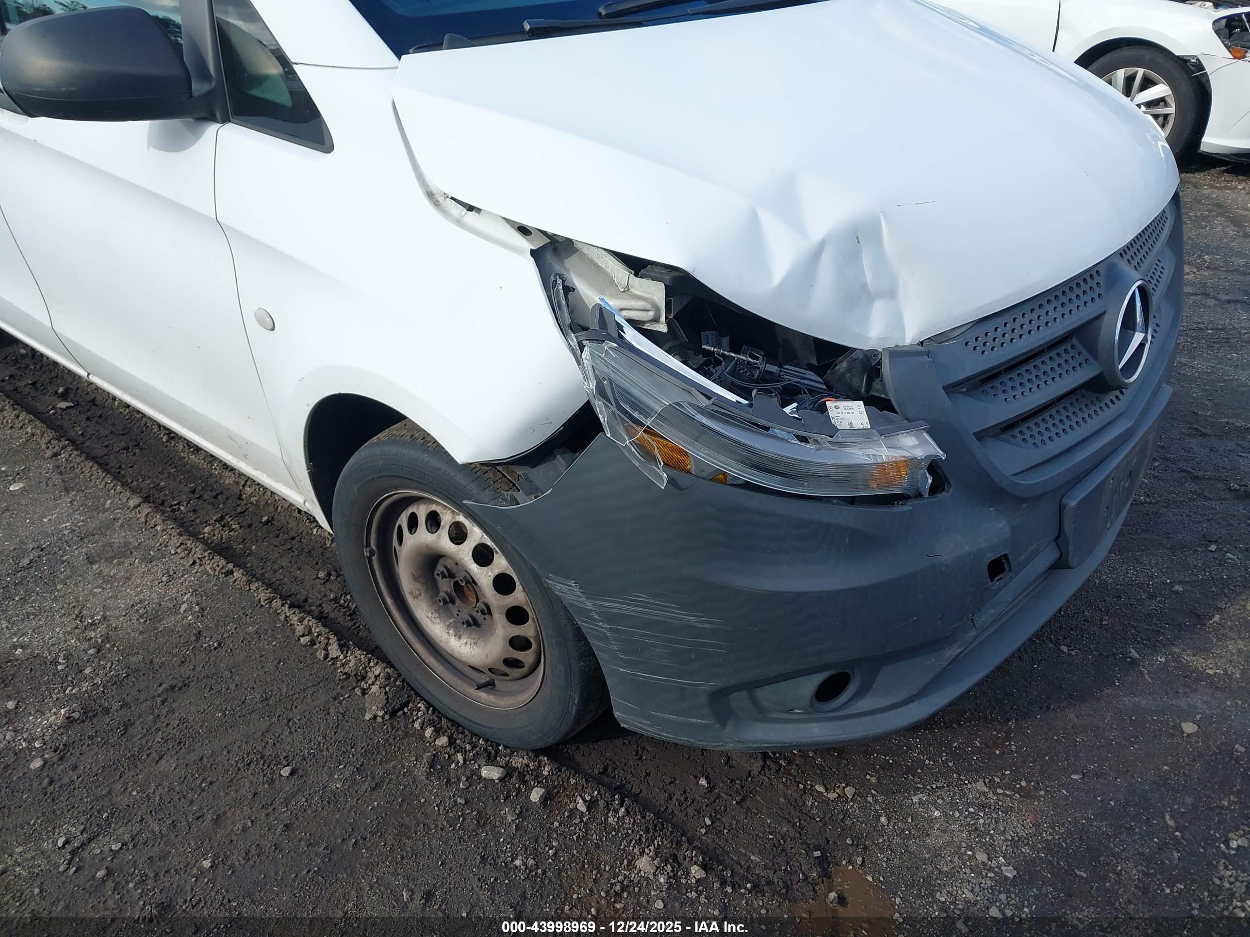 MERCEDES-BENZ METRIS image 6