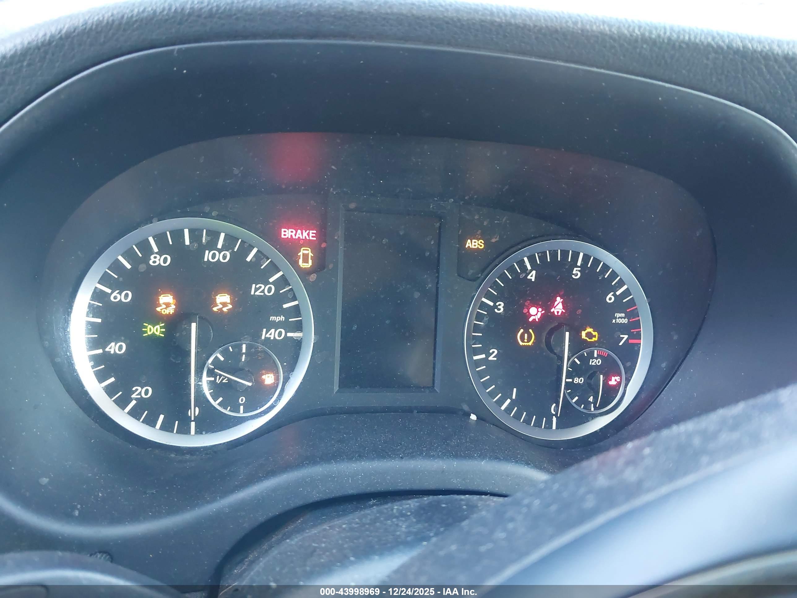 MERCEDES-BENZ METRIS image 7