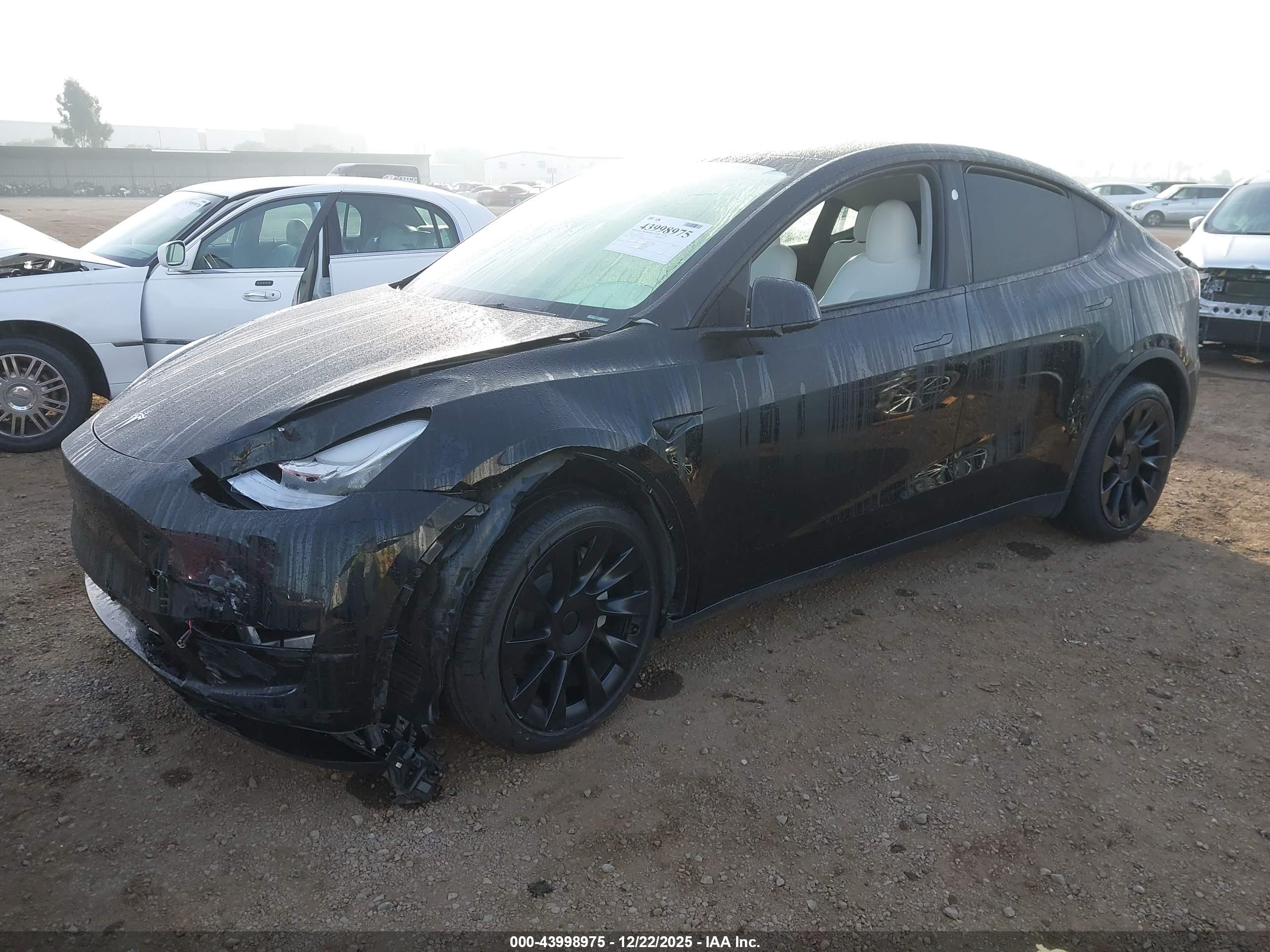 TESLA MODEL image 2