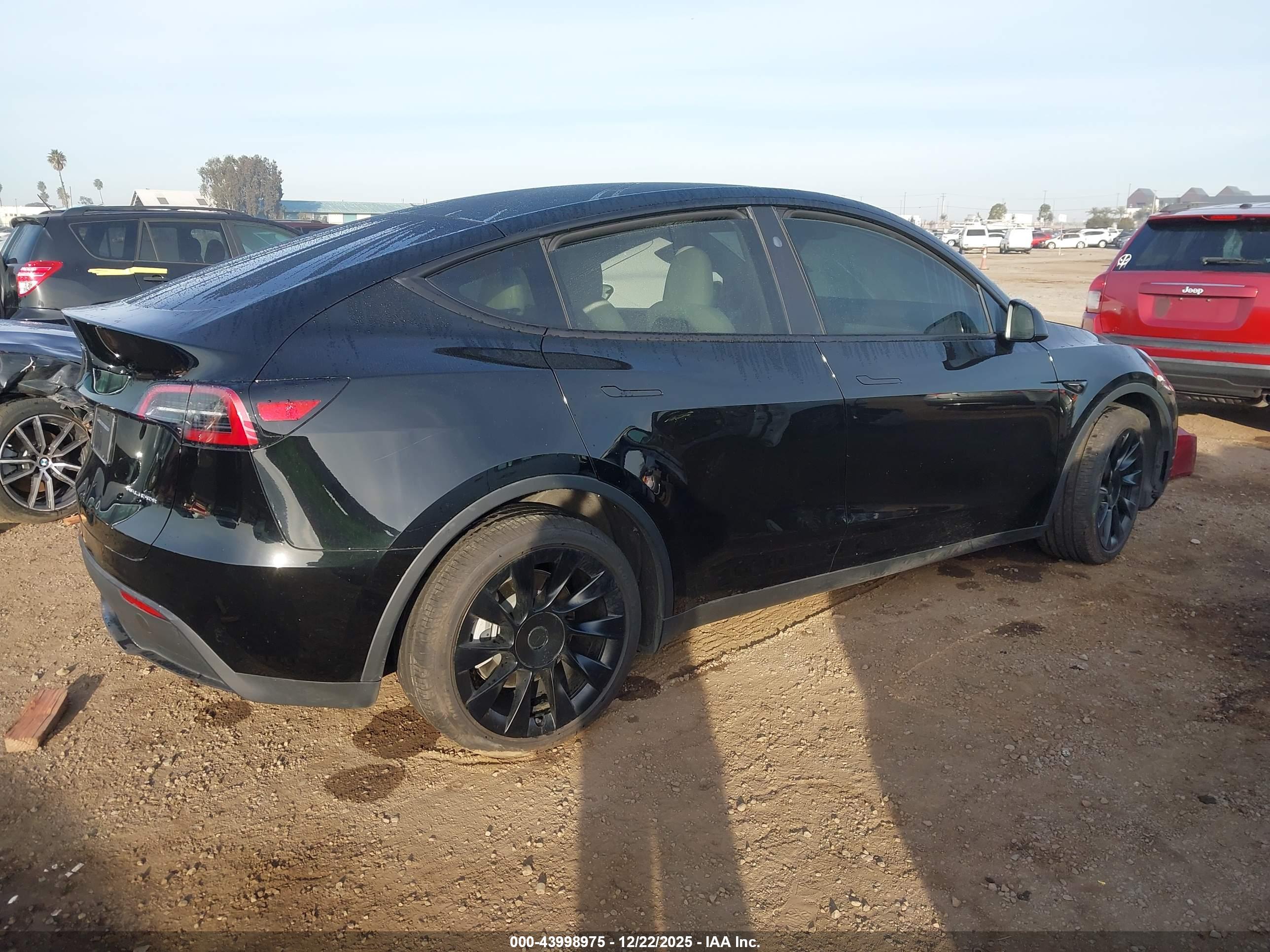 TESLA MODEL image 4