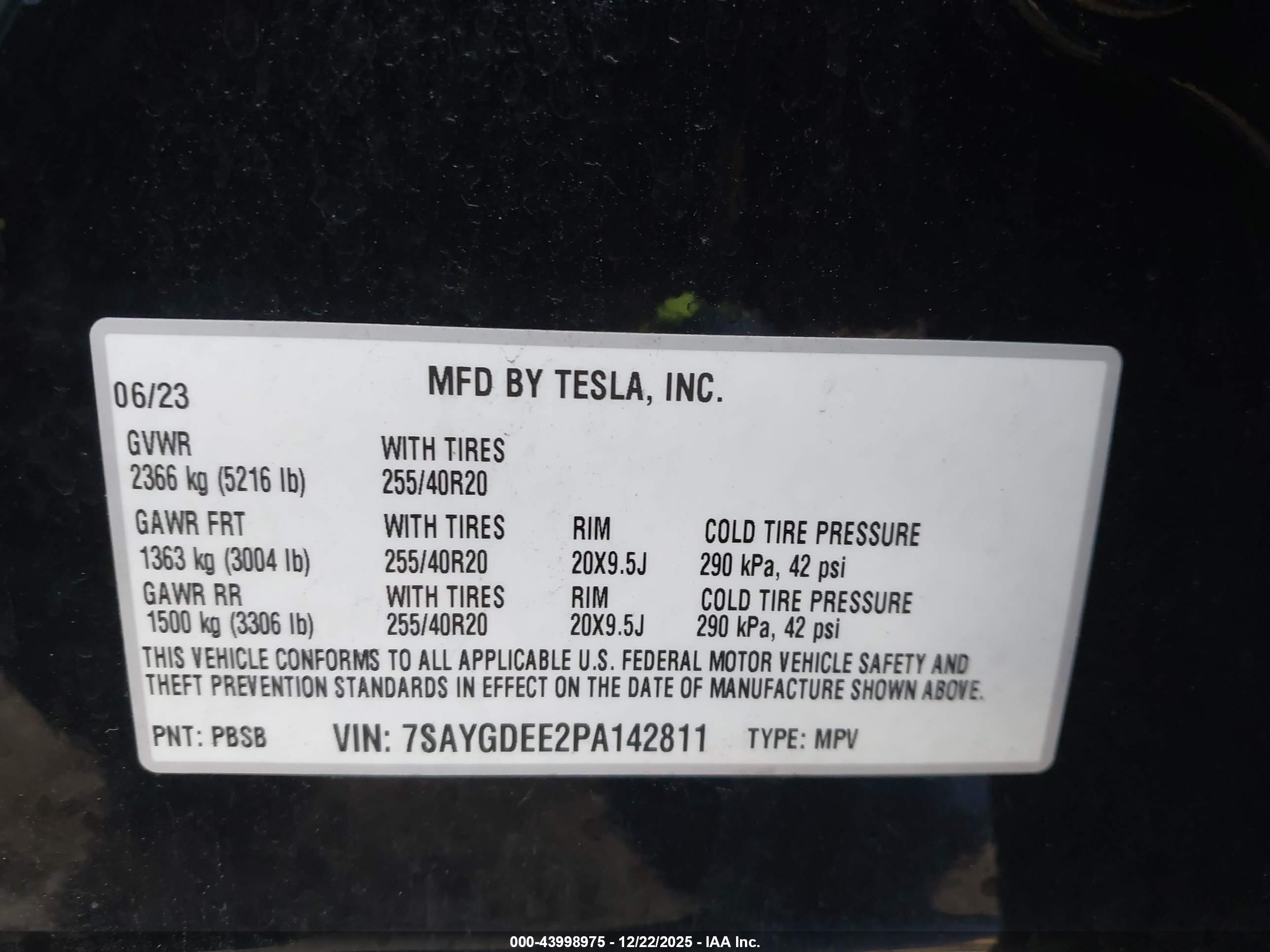 TESLA MODEL image 9