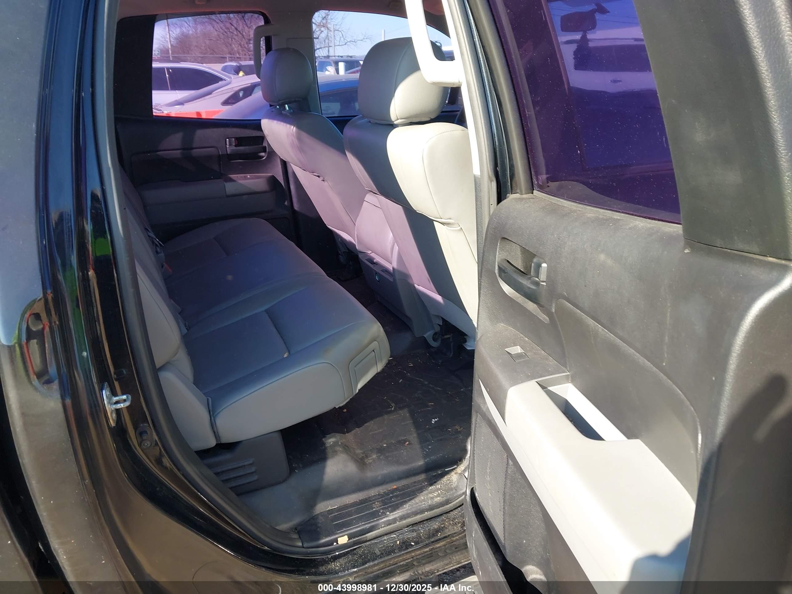 TOYOTA TUNDRA image 8