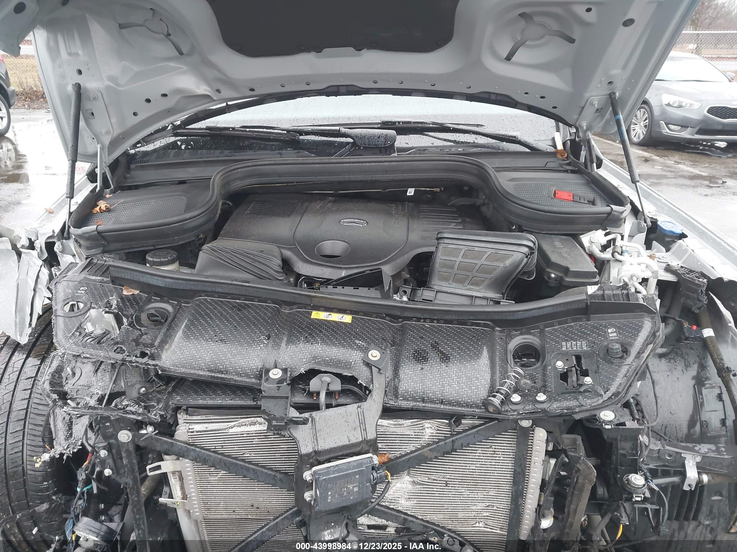 MERCEDES-BENZ GLS image 10