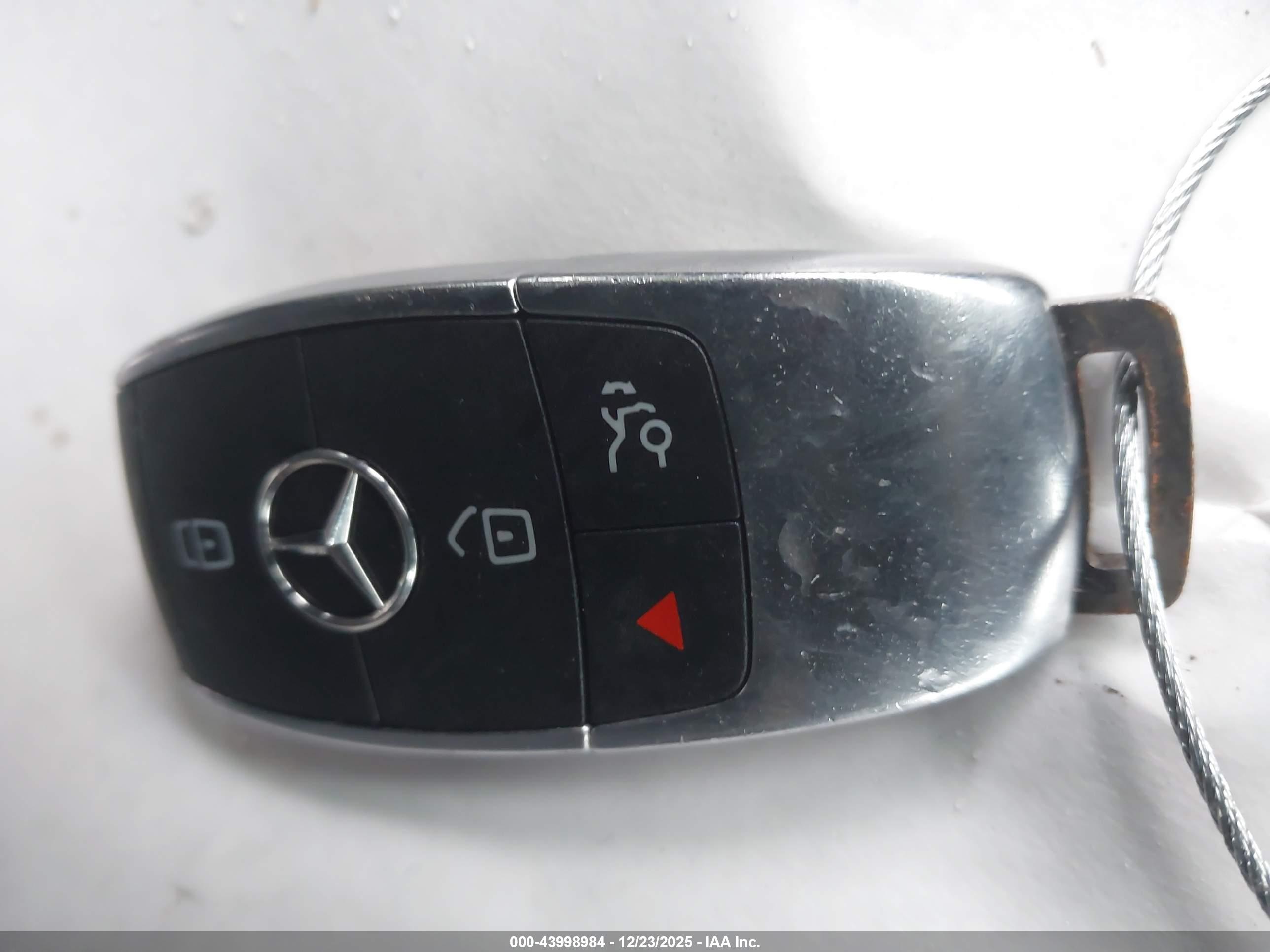 MERCEDES-BENZ GLS image 11