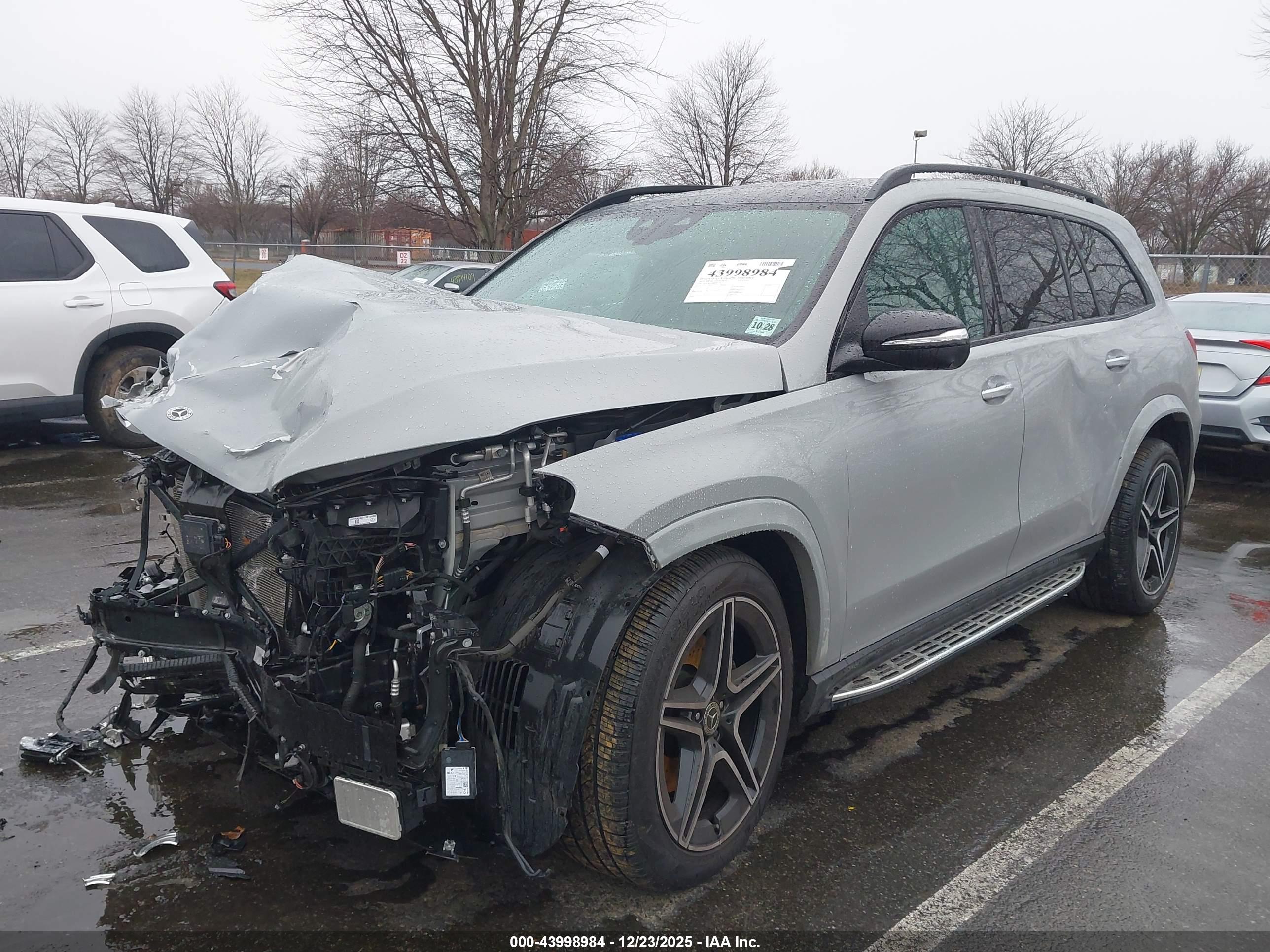 MERCEDES-BENZ GLS image 2