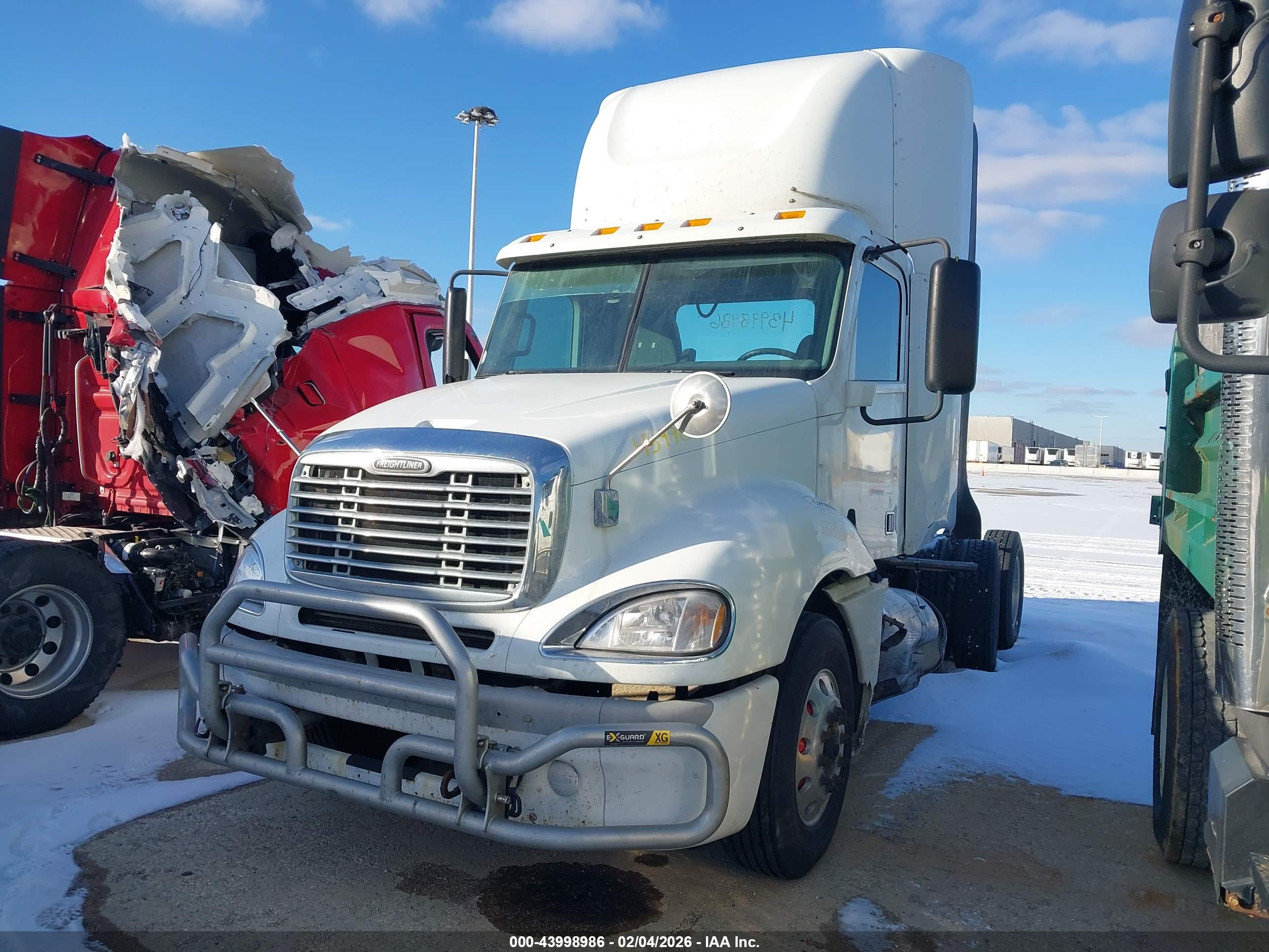FREIGHTLINER CONVENTIONAL image 2