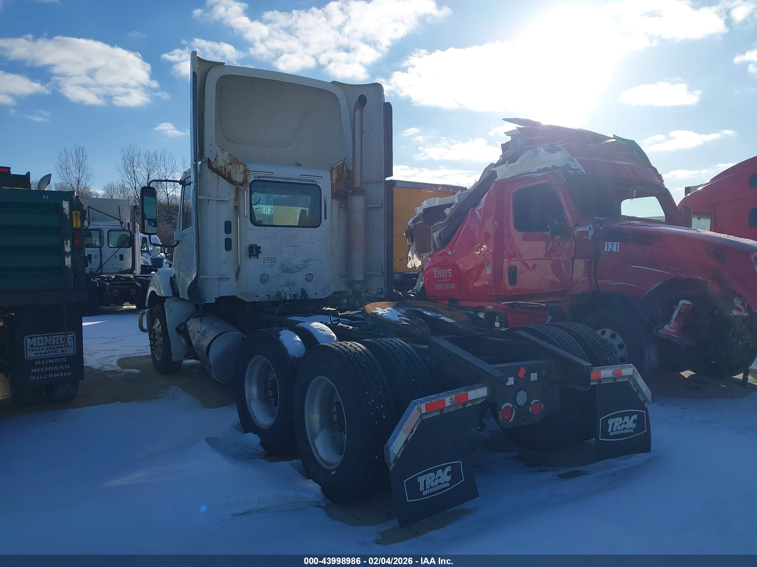 FREIGHTLINER CONVENTIONAL image 3