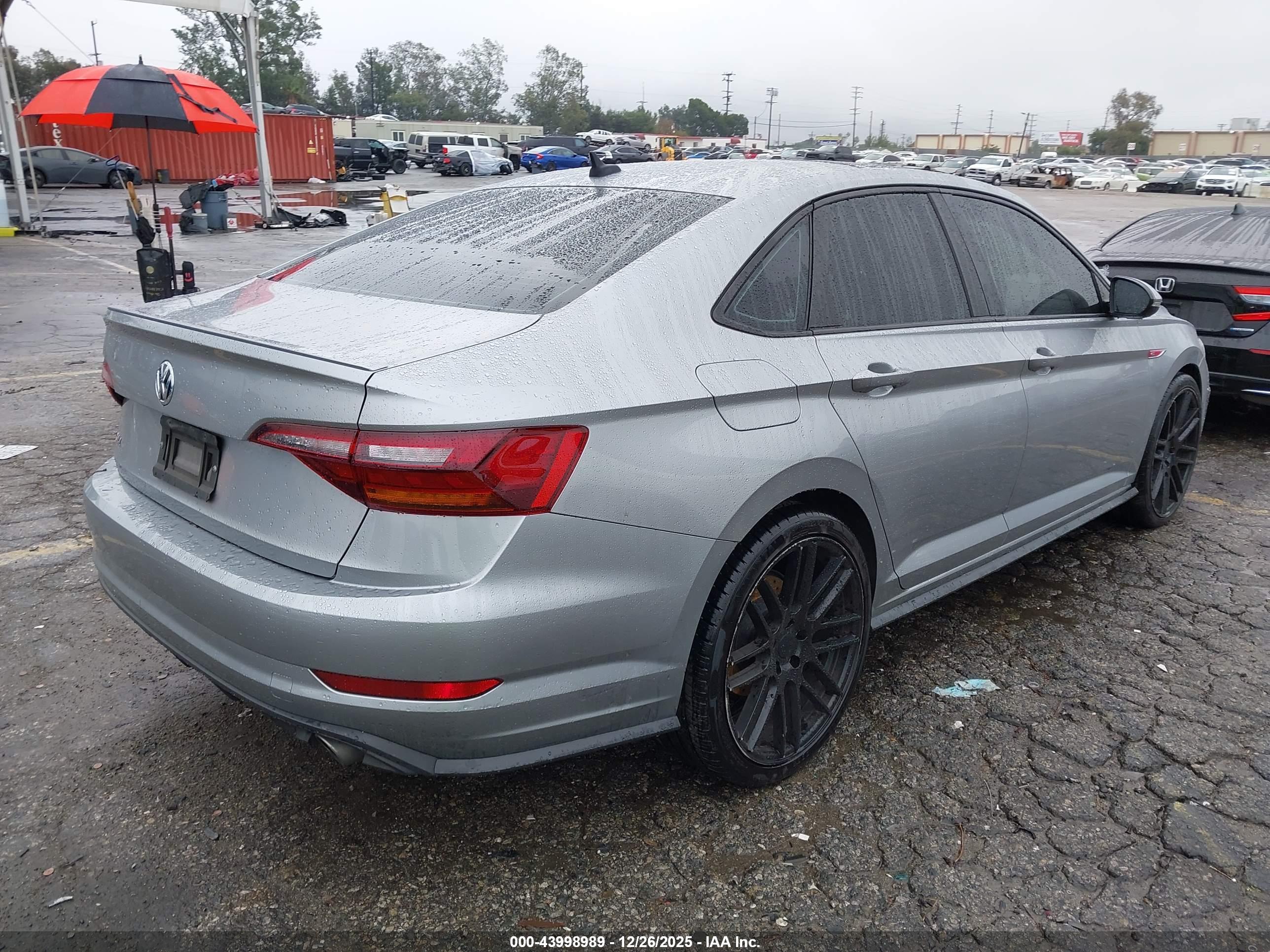 VOLKSWAGEN JETTA image 4