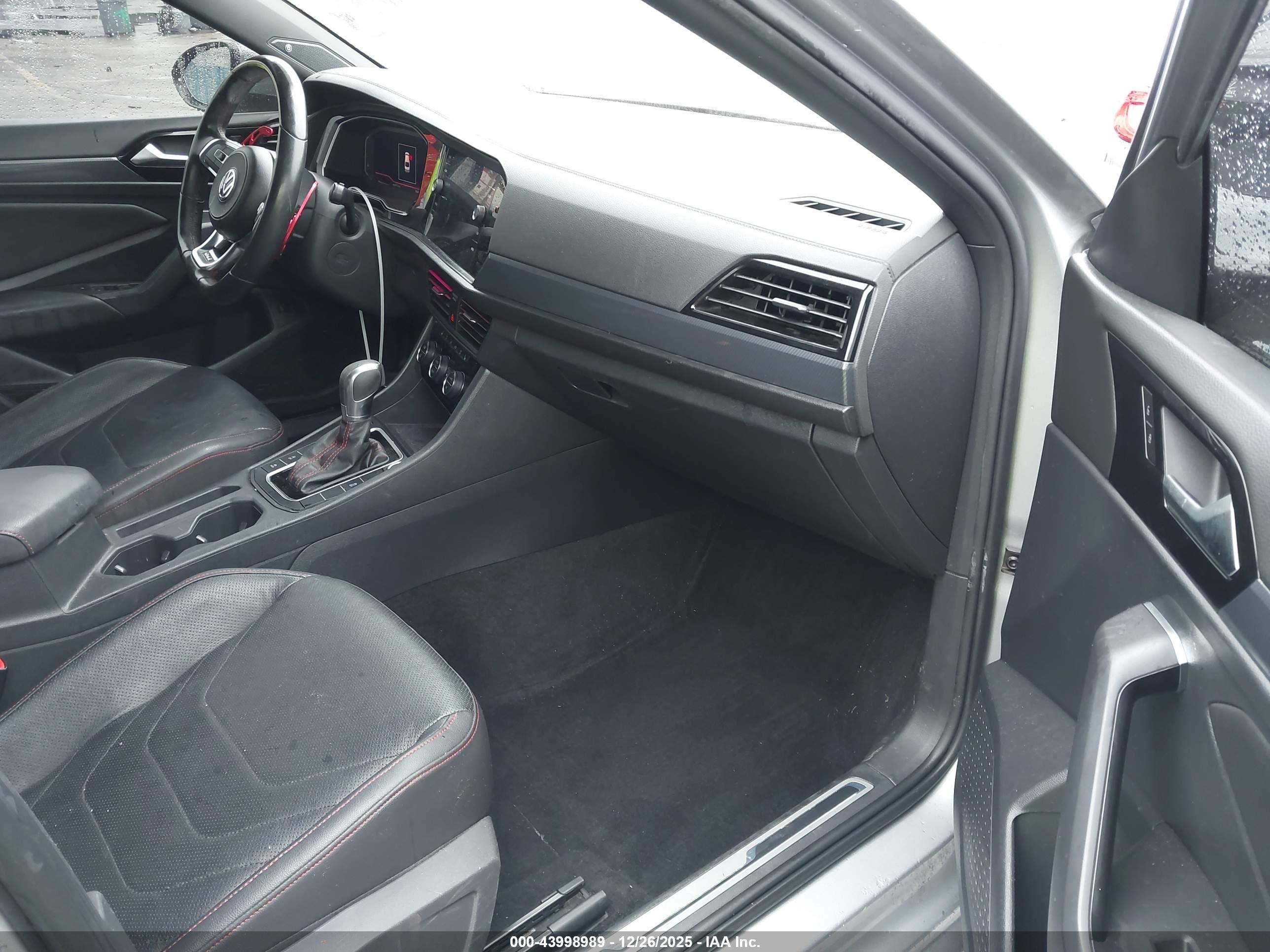 VOLKSWAGEN JETTA image 5
