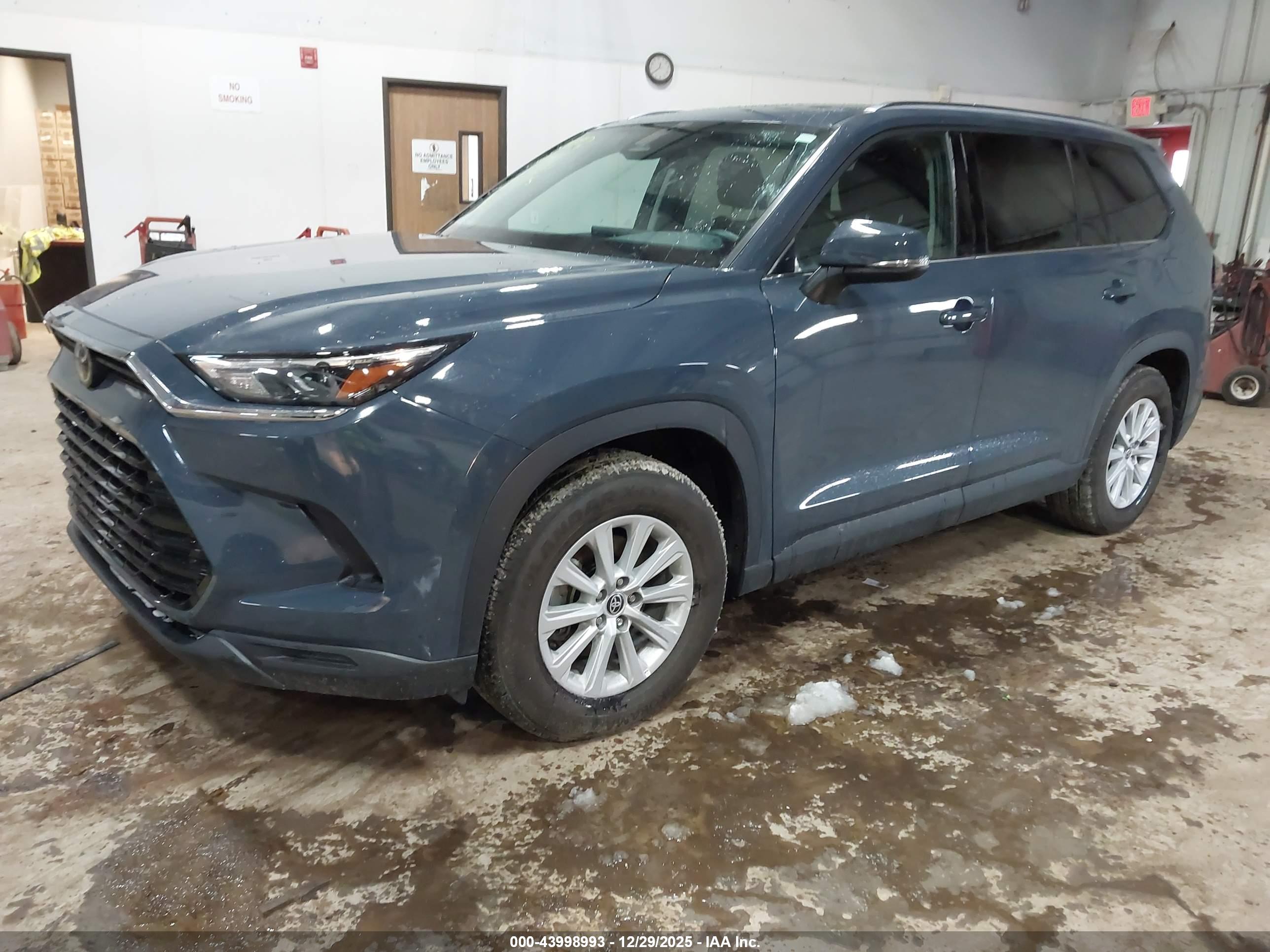 TOYOTA GRAND image 2