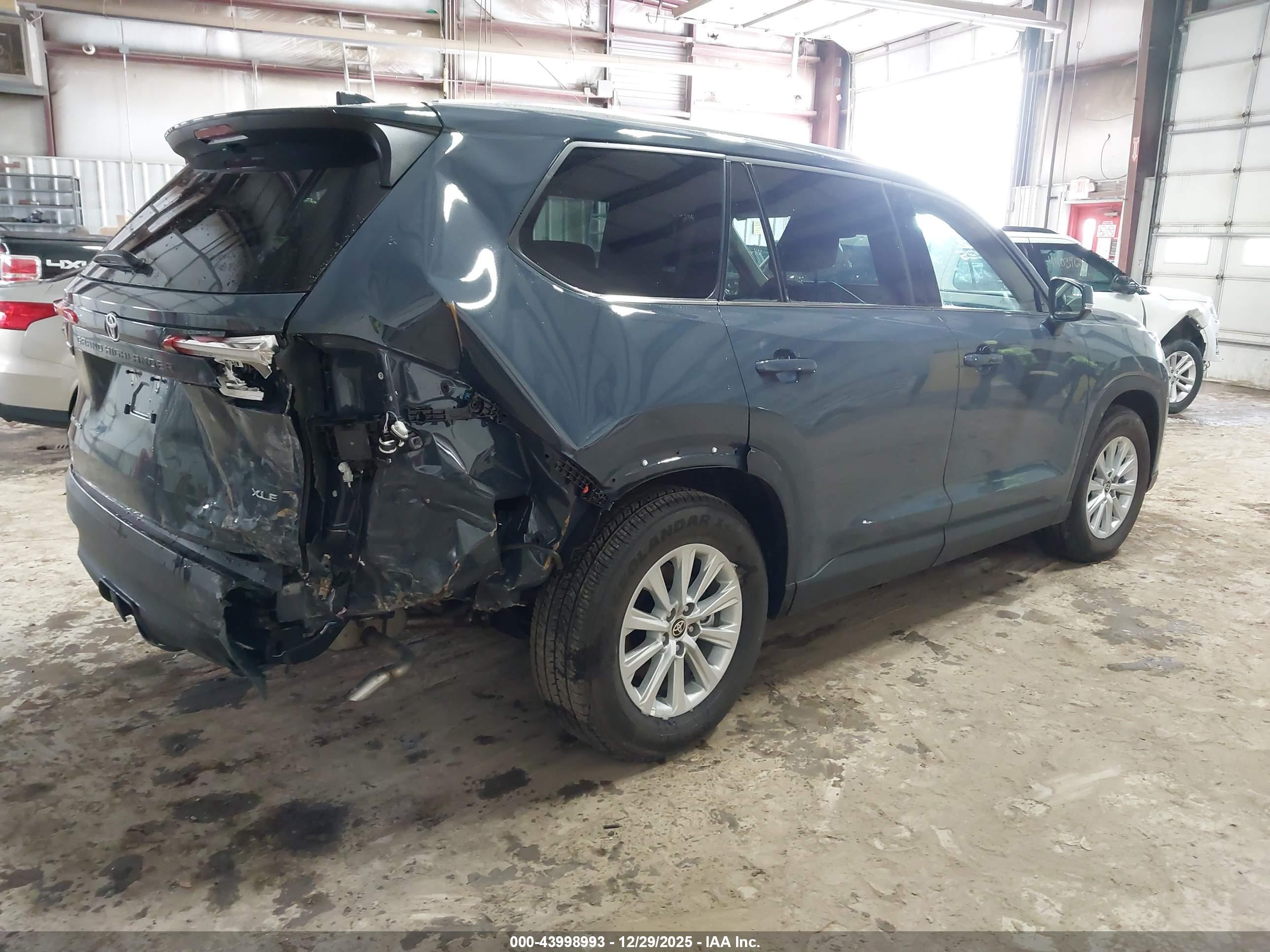 TOYOTA GRAND image 4