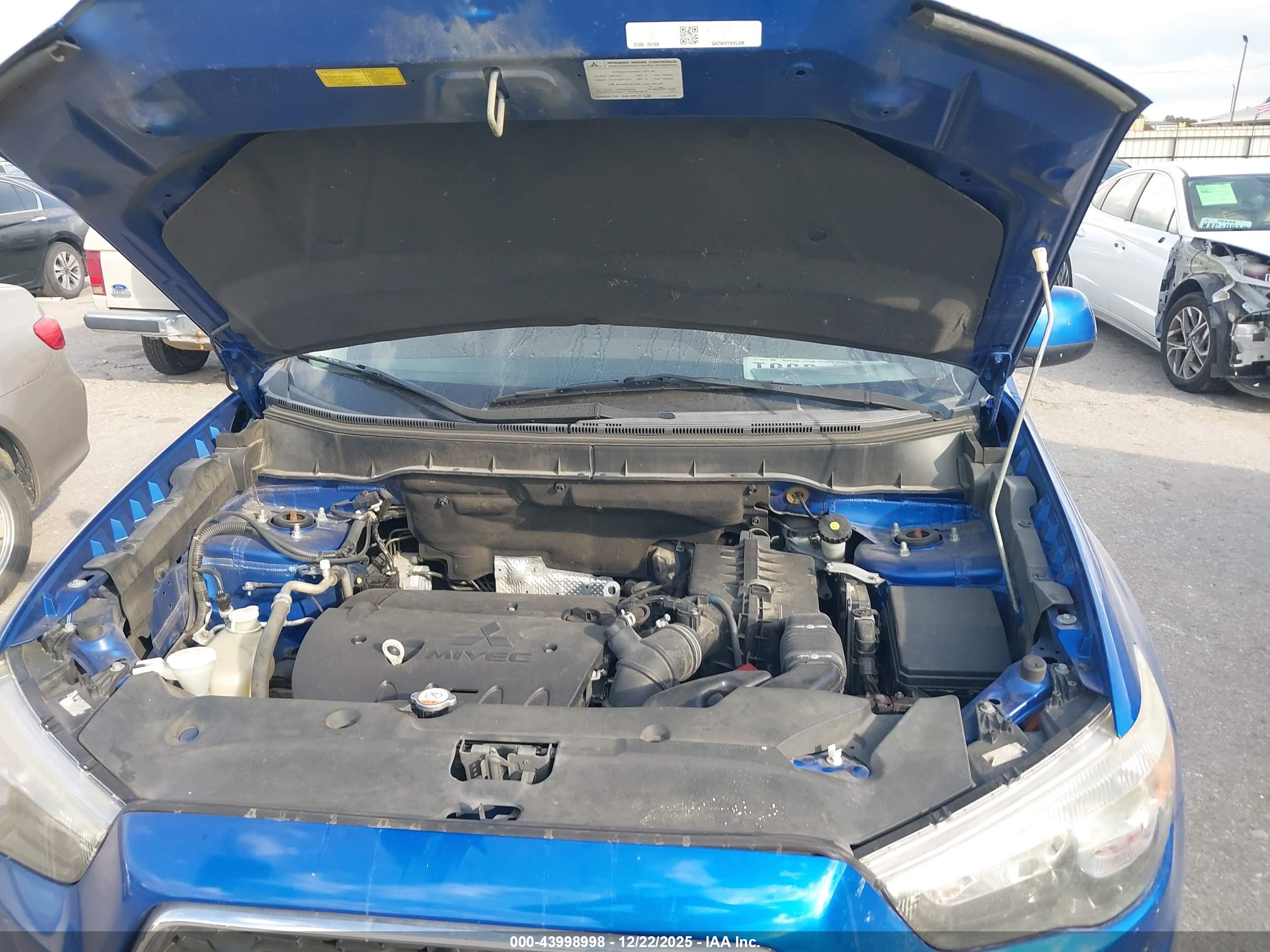 MITSUBISHI OUTLANDER image 10