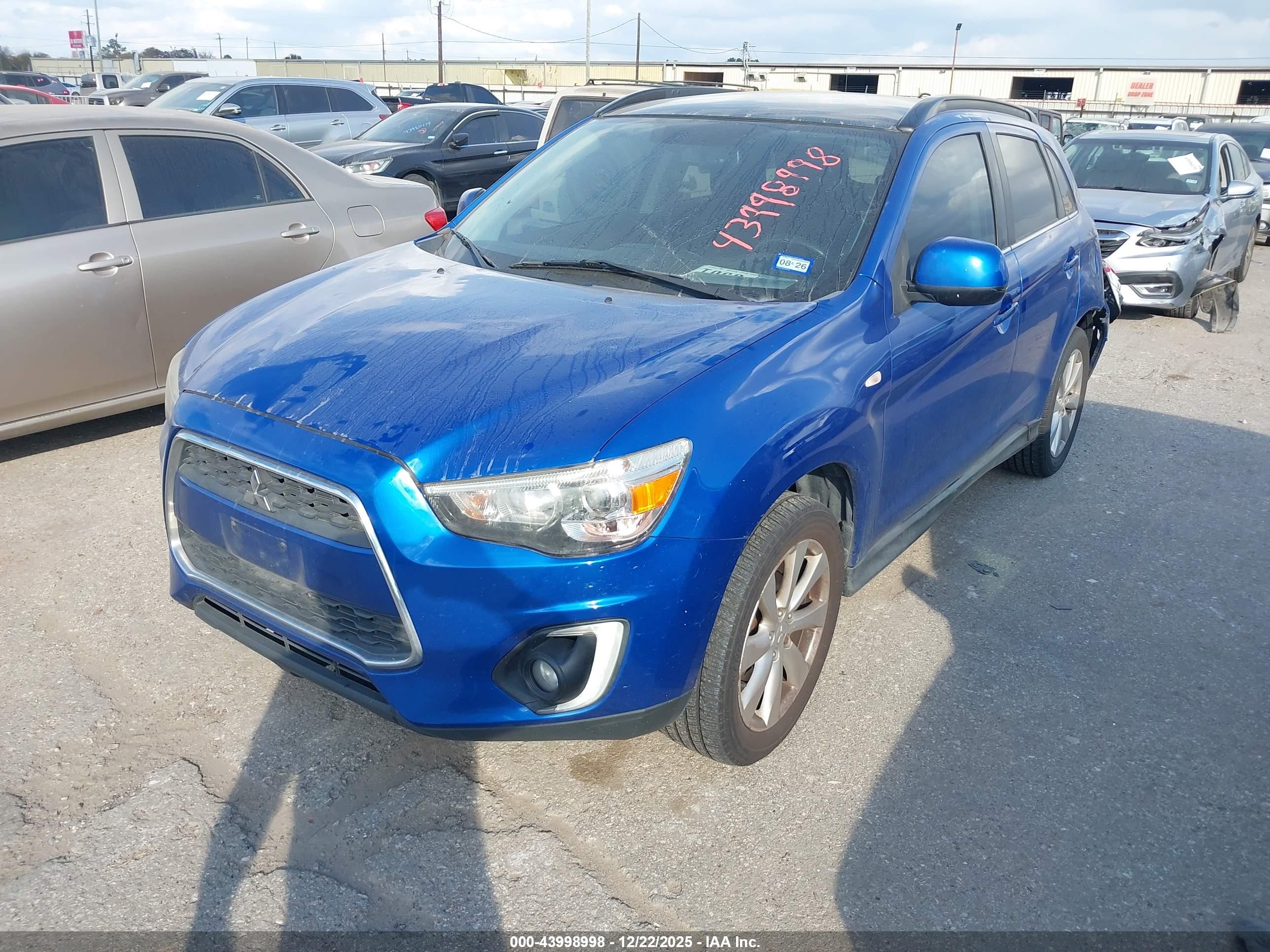 MITSUBISHI OUTLANDER image 2