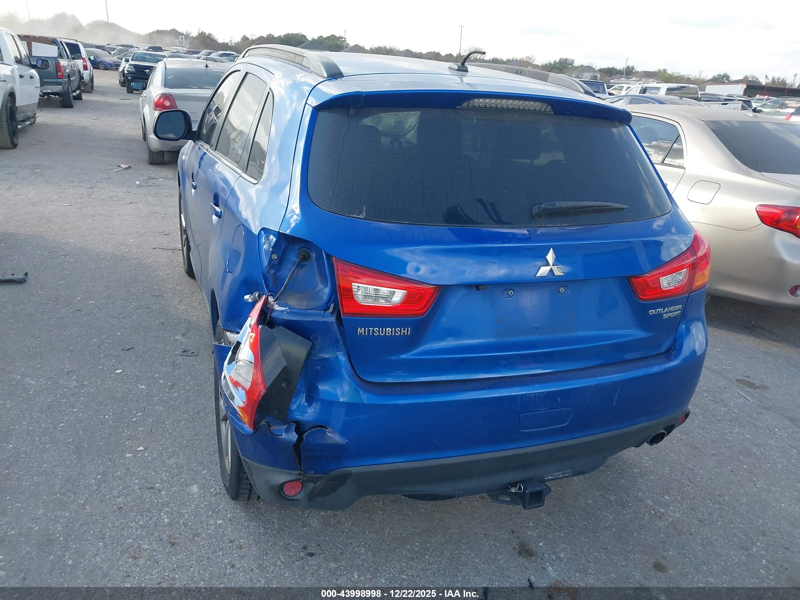MITSUBISHI OUTLANDER image 6