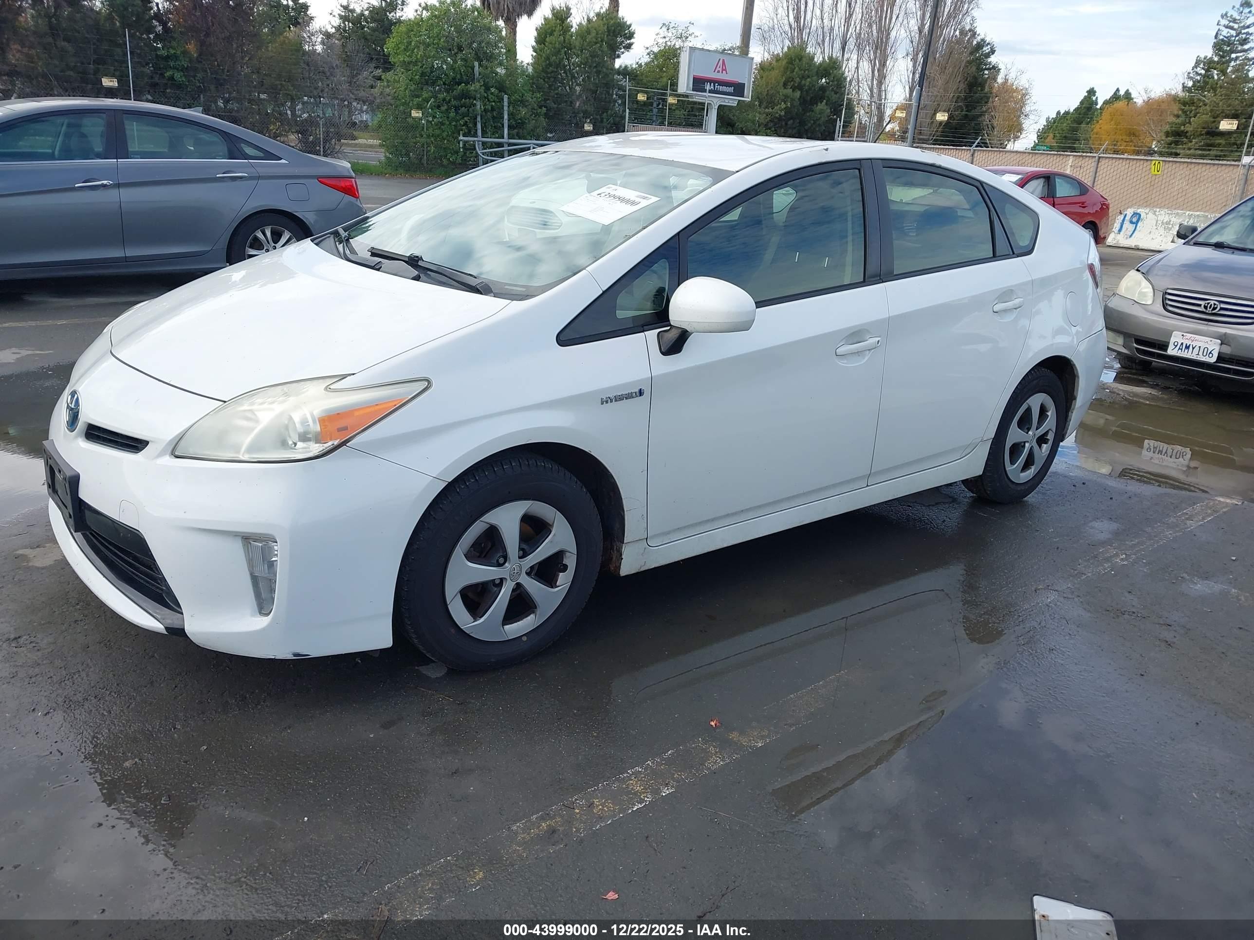 TOYOTA PRIUS image 2