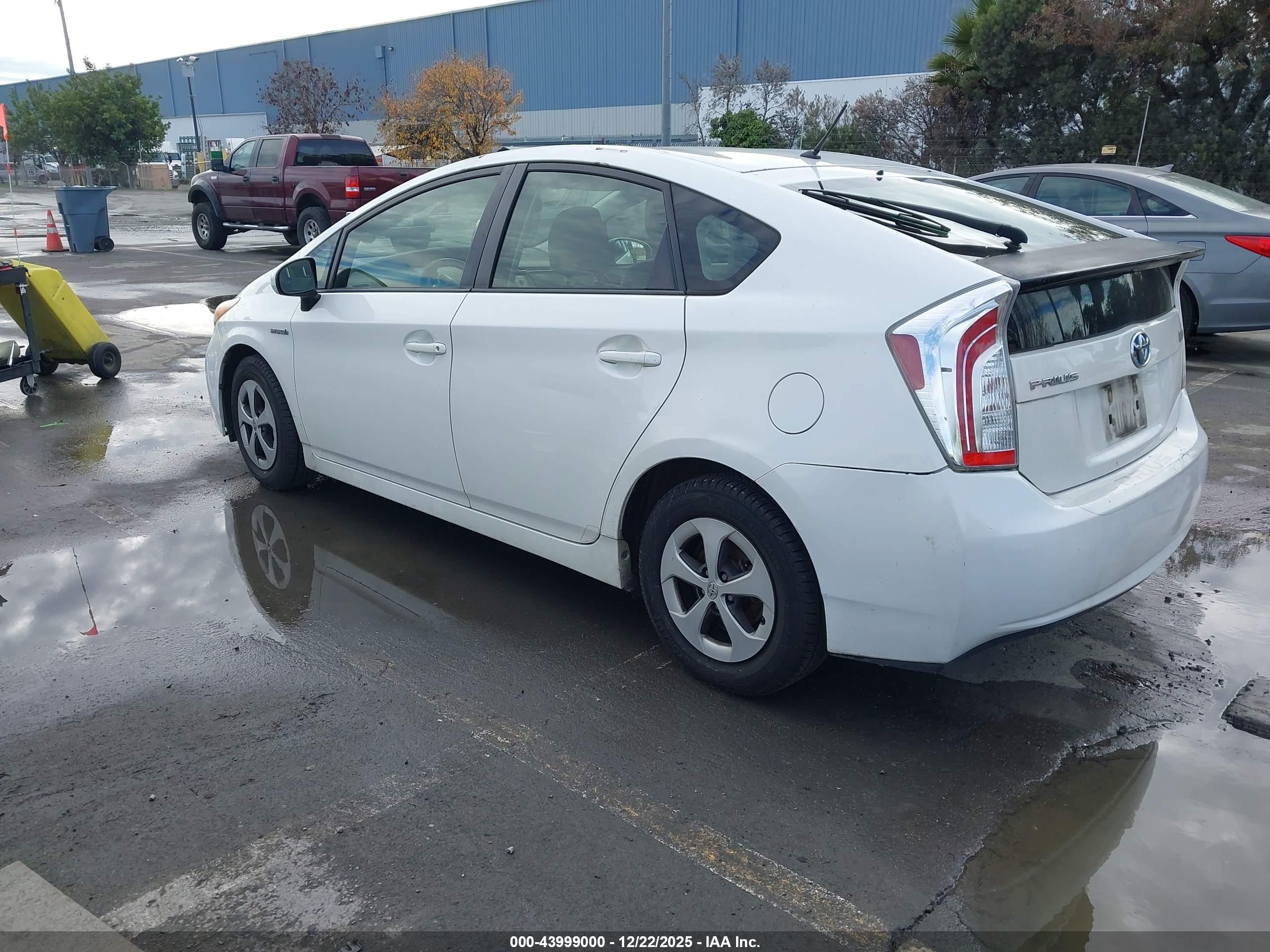 TOYOTA PRIUS image 3