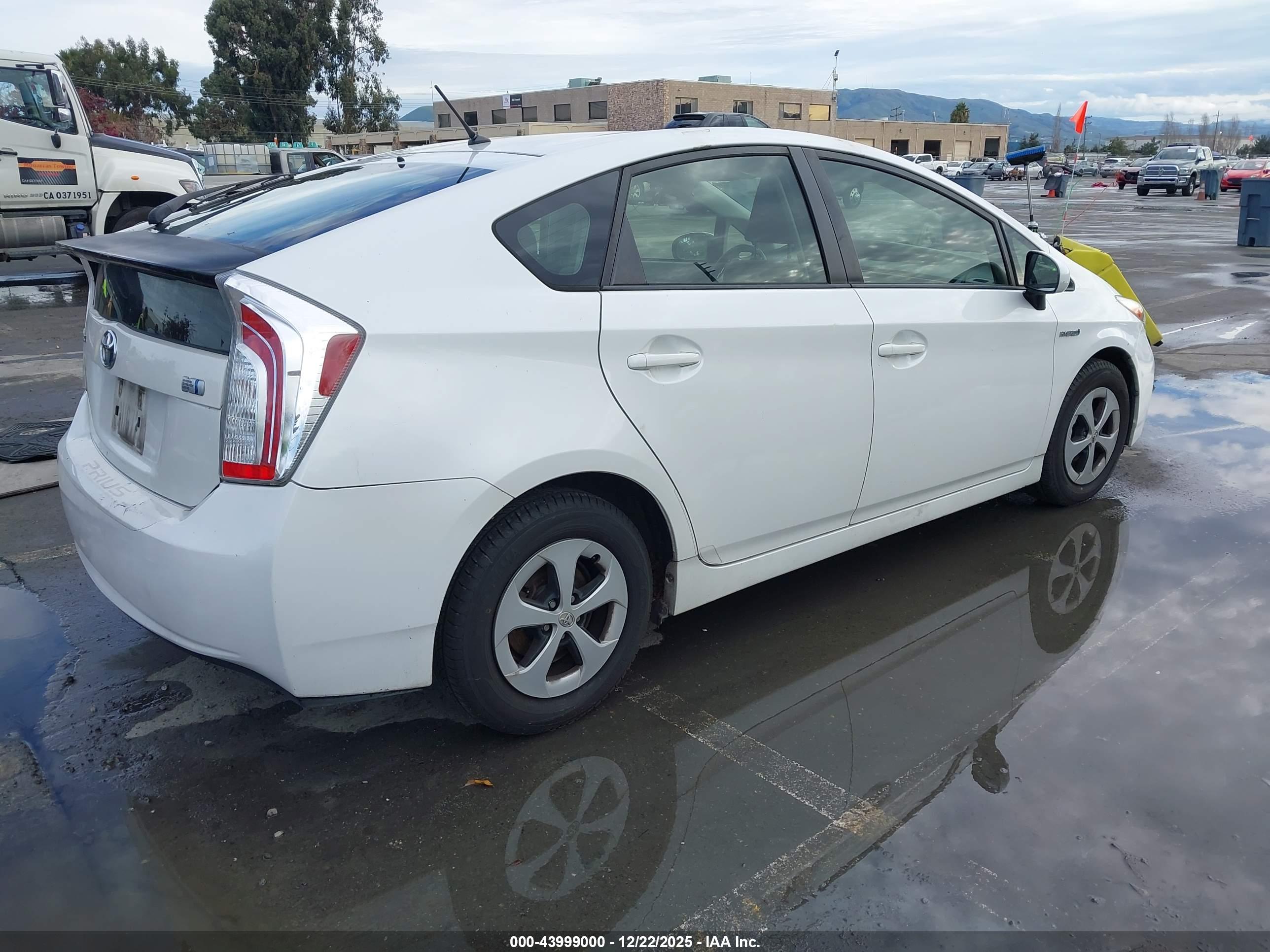 TOYOTA PRIUS image 4