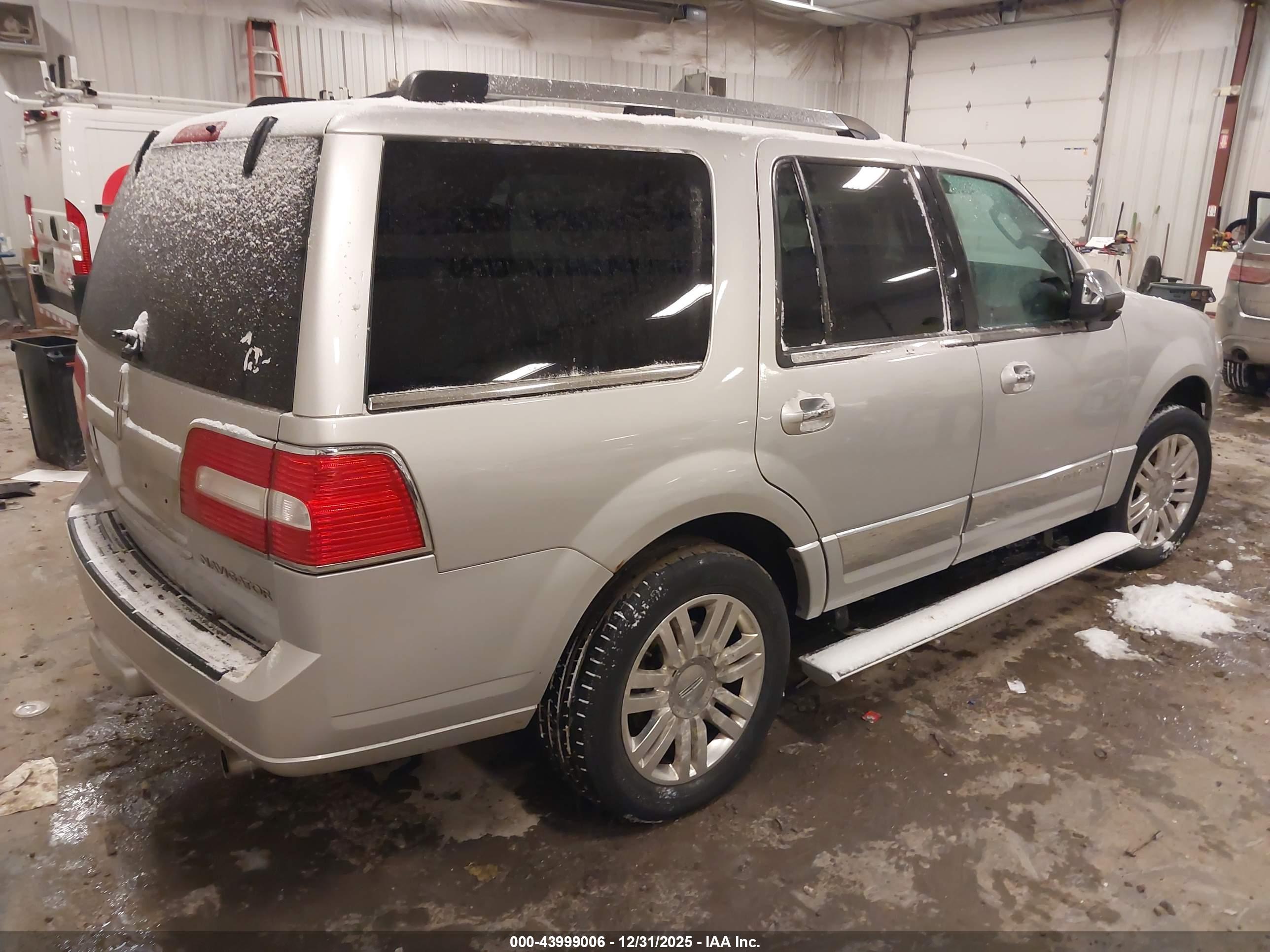 LINCOLN NAVIGATOR image 4