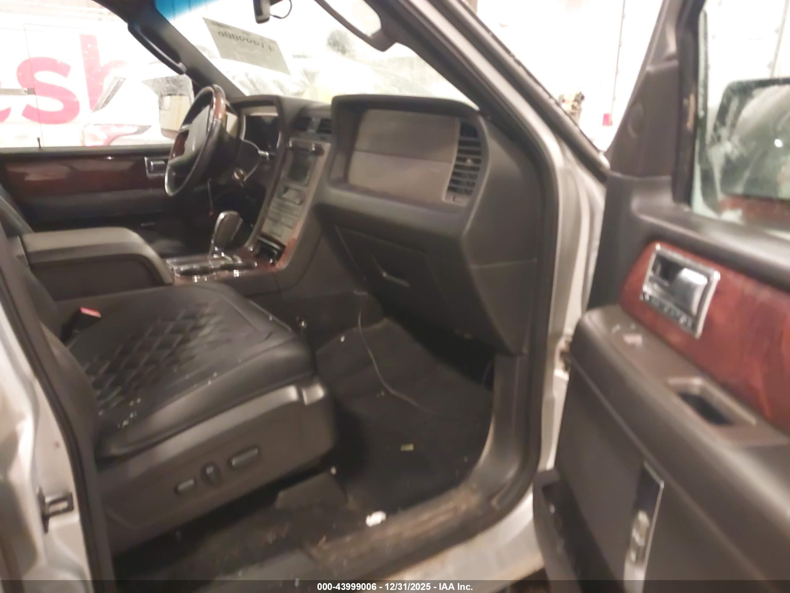 LINCOLN NAVIGATOR image 5