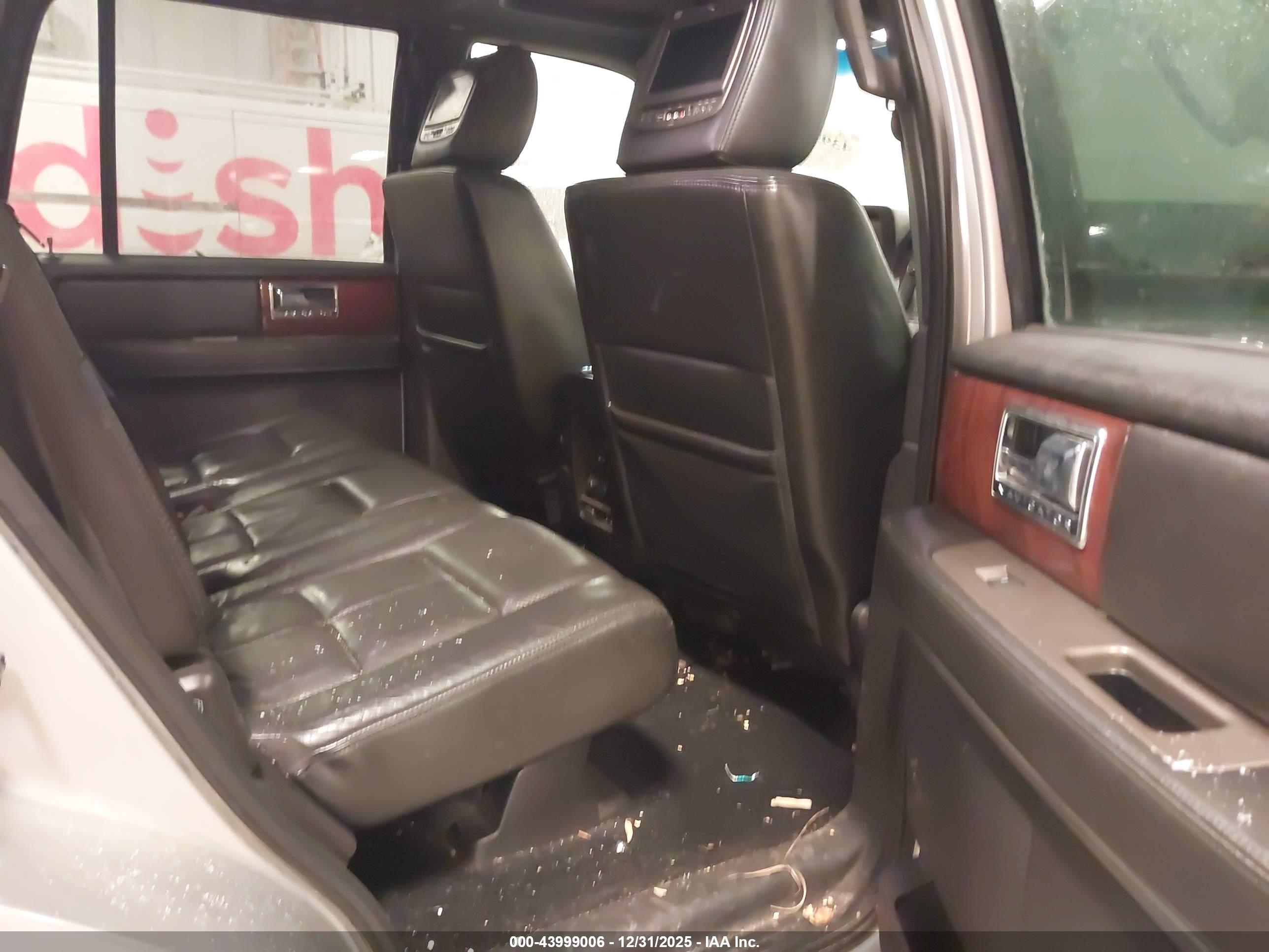 LINCOLN NAVIGATOR image 8