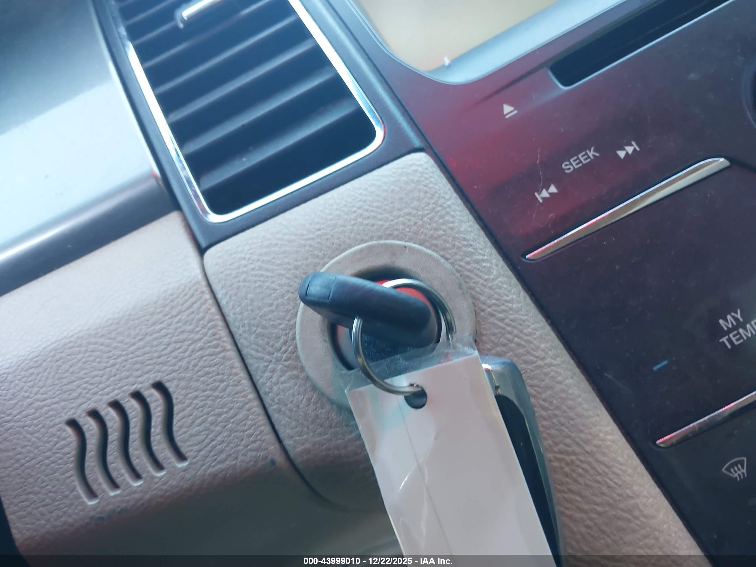 FORD TAURUS image 11