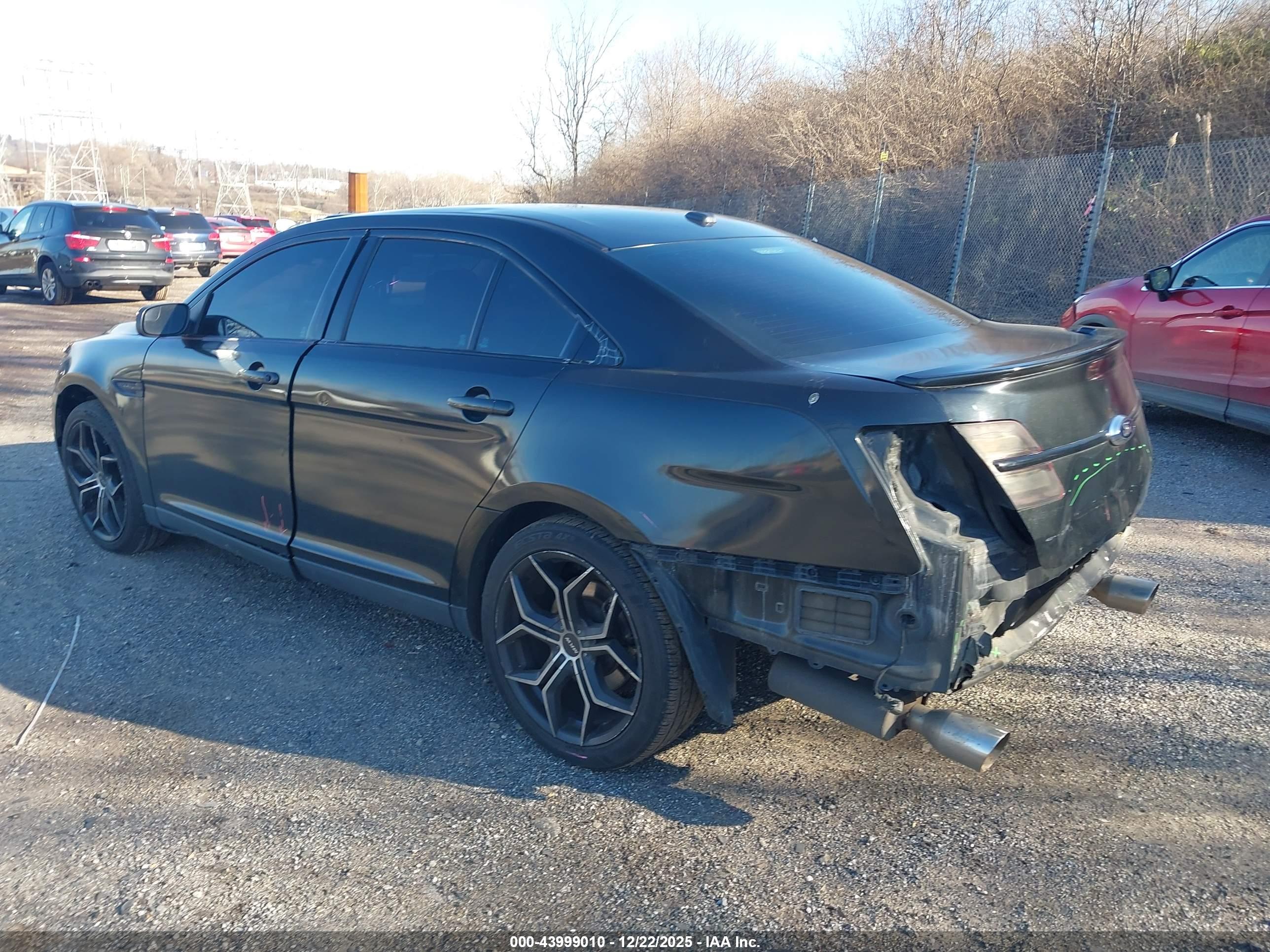 FORD TAURUS image 3
